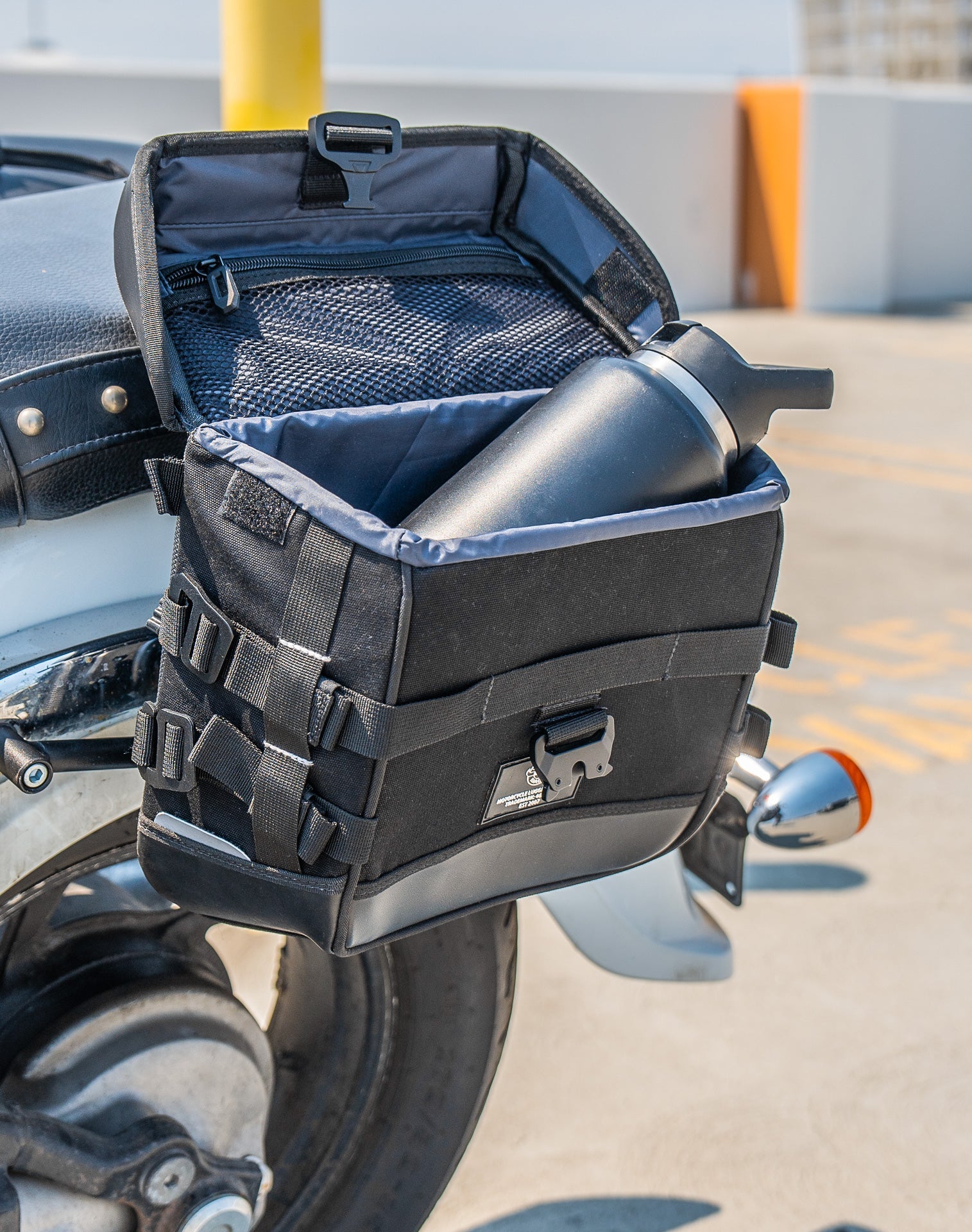 20L - Incognito Quick-Mount Small Suzuki Boulevard C50 VL800 Saddlebags Life style 4