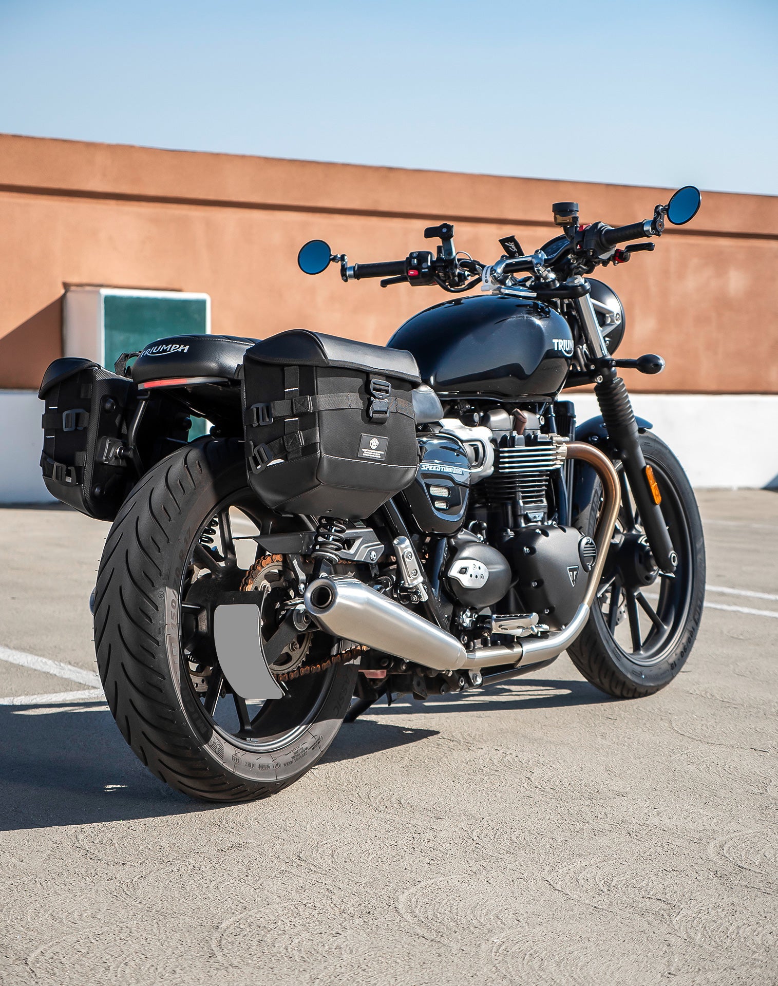 20L - Incognito Quick-Mount Small Triumph Street Twin 900 (2016-21) Saddlebags Life style 1