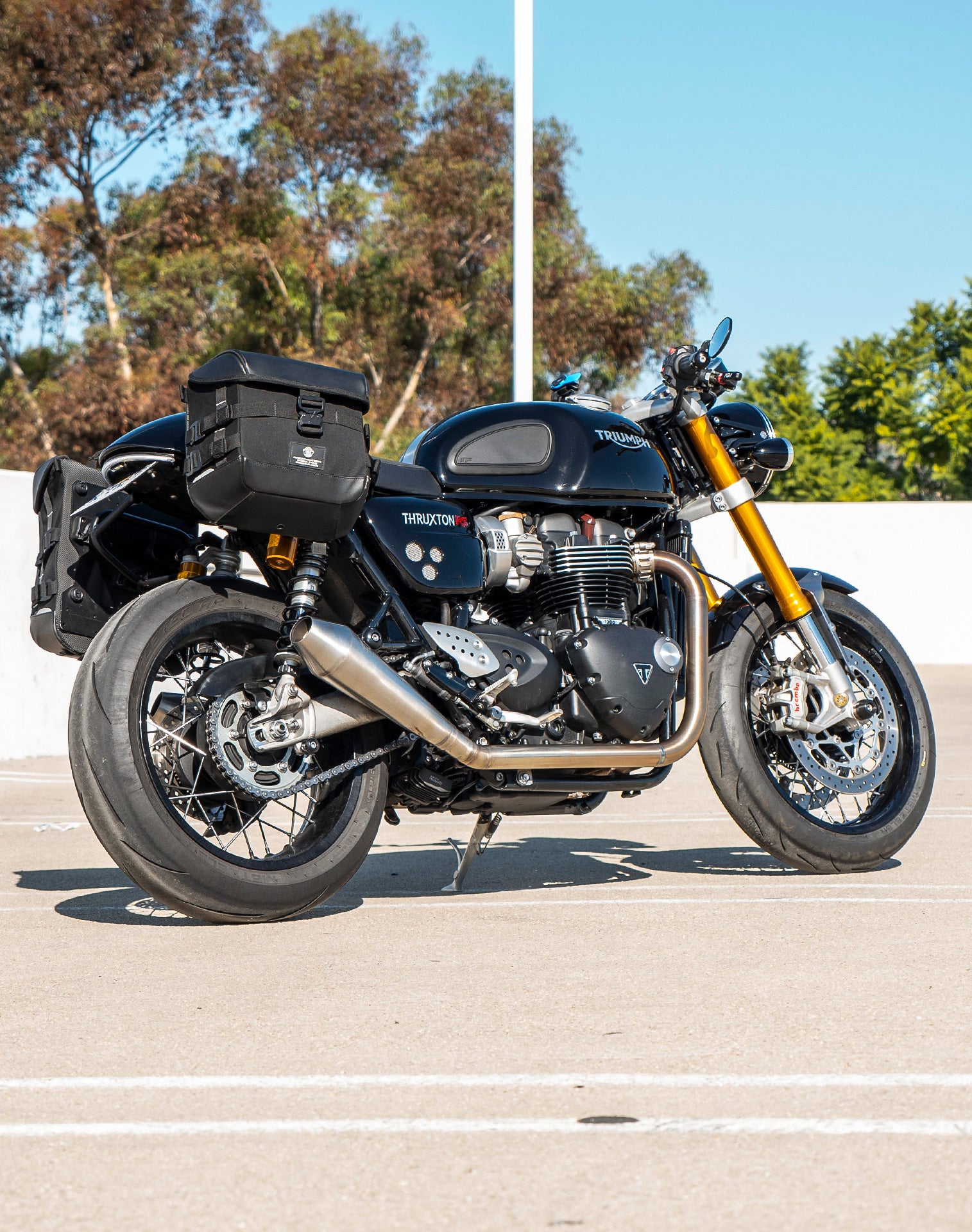 20L - Incognito Quick-Mount Small Triumph Thruxton RS 2019+ Saddlebags Life style 1