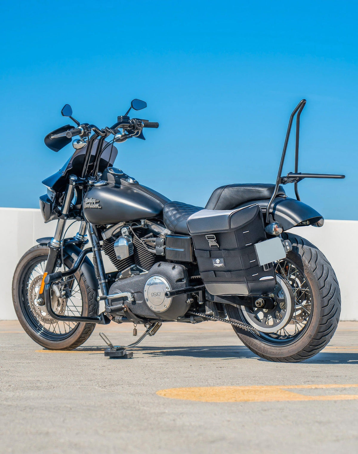 15L - Incognito Quick Mount Medium Solo Motorcycle Saddlebag (Left Only) for Harley Dyna Street Bob FXDB/I Lifestyle