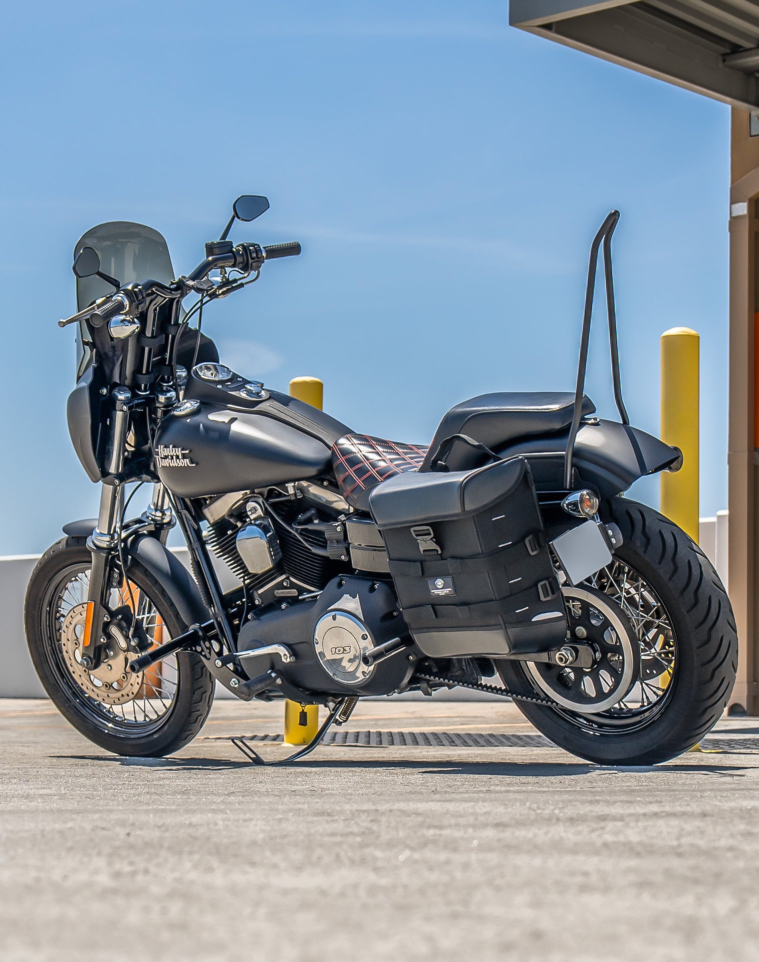 15L - Incognito Quick Mount Medium Solo Motorcycle Saddlebag (Left Only) for Harley Dyna Street Bob FXDB/I Lifestyle