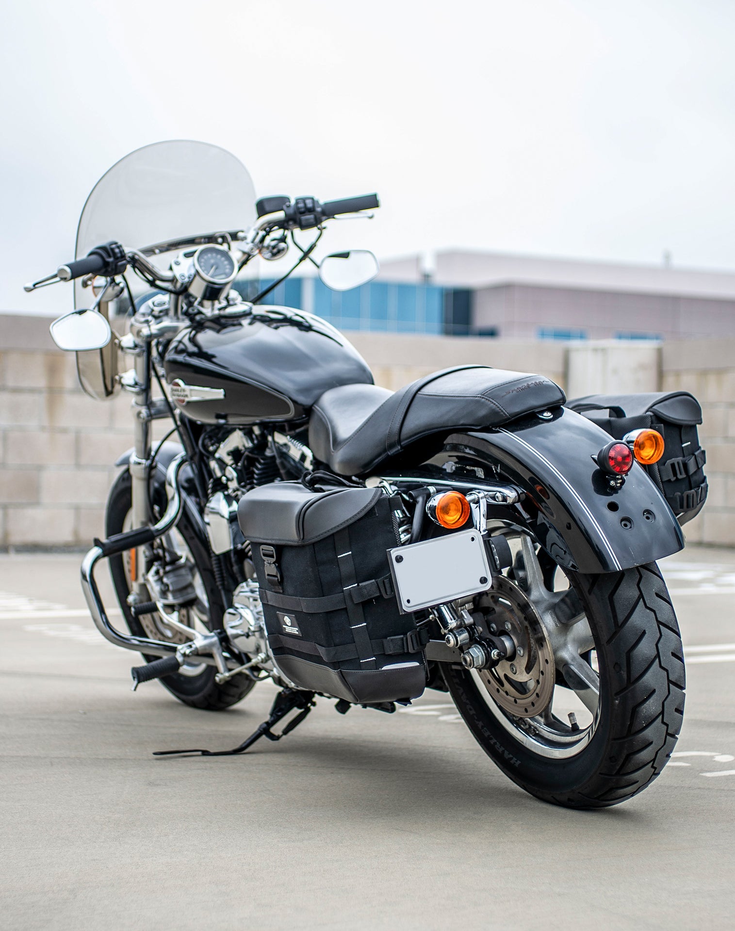 15L - Incognito Quick Mount Medium Solo Motorcycle Saddlebag (Left Only) for Harley Sportster 1200 Custom XL1200C/XLH1200C/XL50 v1