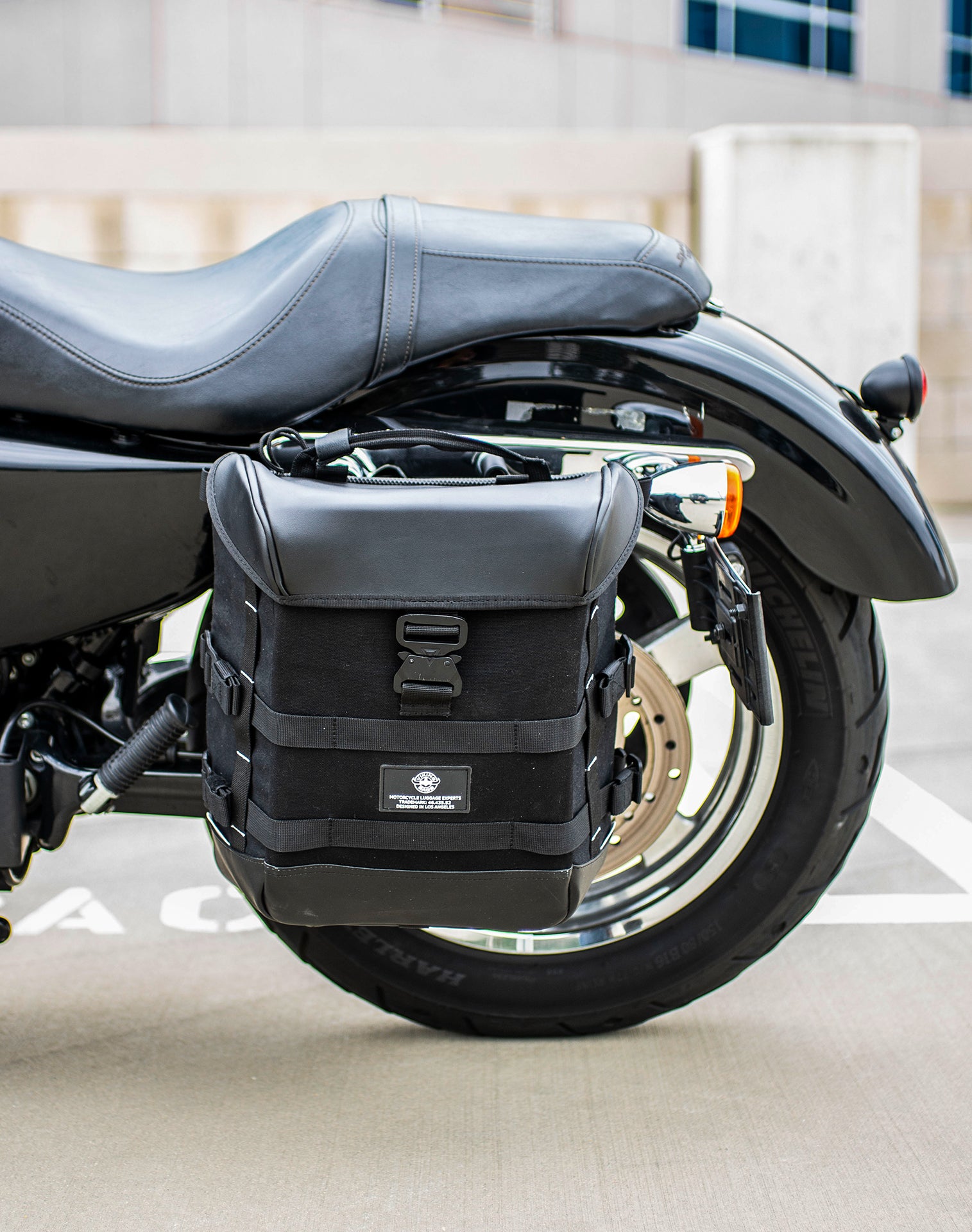 15L - Incognito Quick Mount Medium Solo Motorcycle Saddlebag (Left Only) for Harley Sportster 1200 Custom XL1200C/XLH1200C/XL50 v2