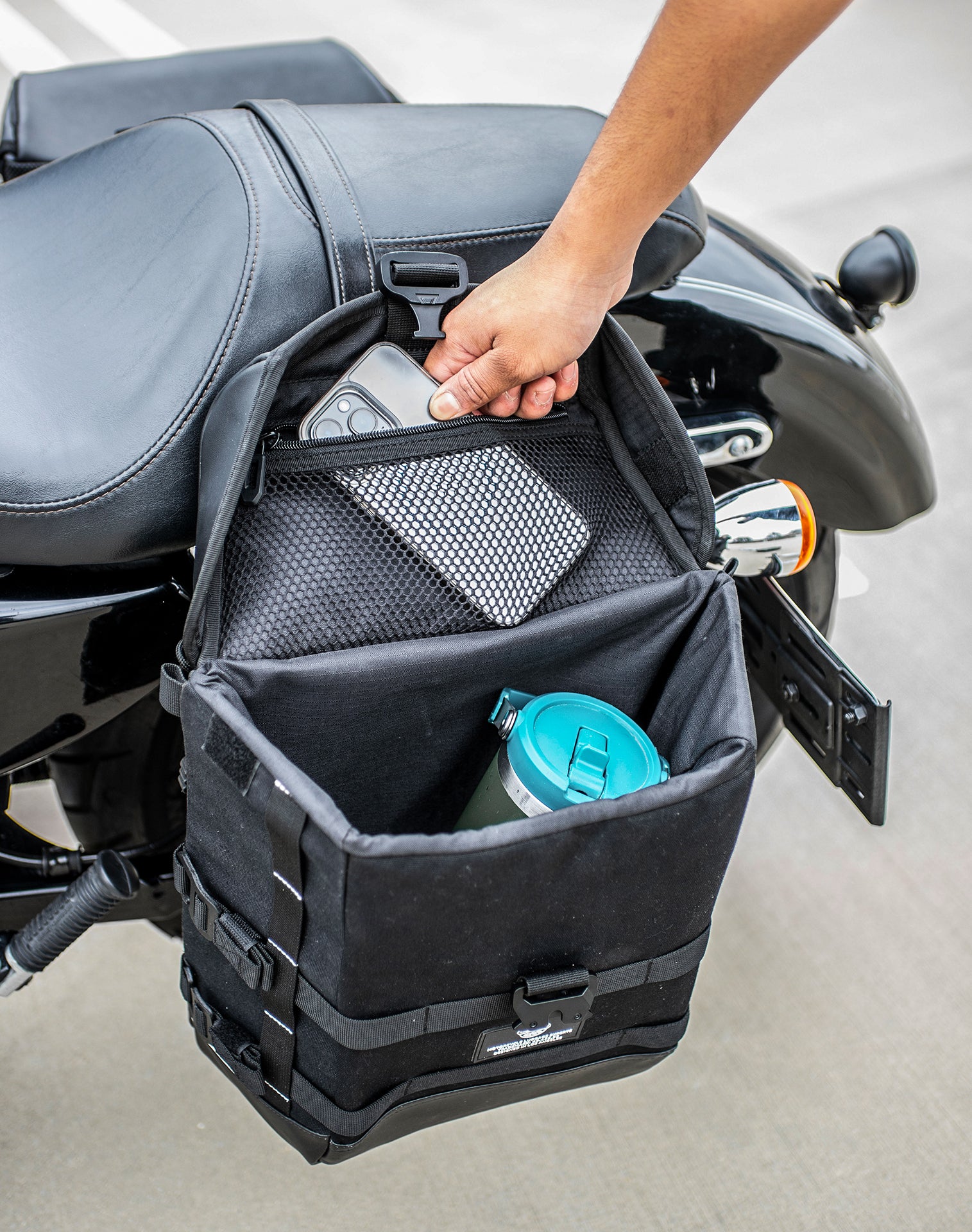 15L - Incognito Quick Mount Medium Solo Motorcycle Saddlebag (Left Only) for Harley Sportster 1200 Custom XL1200C/XLH1200C/XL50 v3