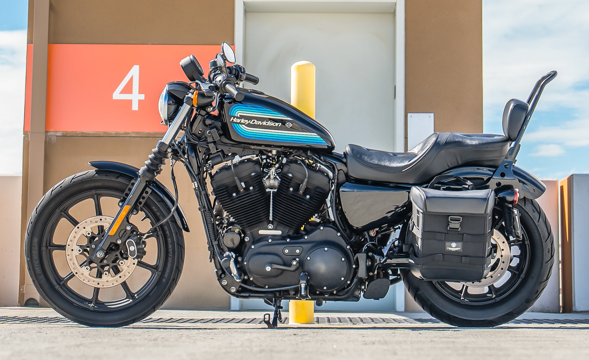 15L - Incognito Quick Mount Medium Solo Motorcycle Saddlebag (Left Only) for Harley Sportster 1200 Iron XL1200NS Lifestyle @expand