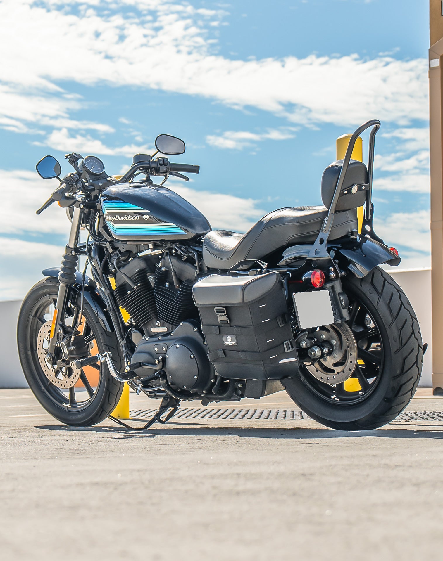 15L - Incognito Quick Mount Medium Solo Motorcycle Saddlebag (Left Only) for Harley Sportster 1200 Iron XL1200NS Lifestyle 1