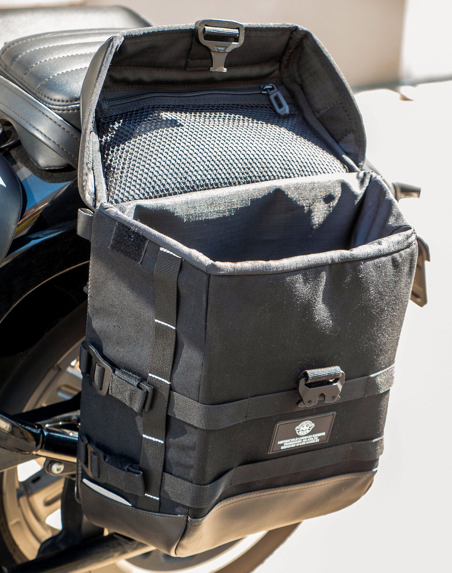 15L - Incognito Quick Mount Medium Solo Motorcycle Saddlebag (Left Only) for Harley Sportster 883 Iron XL883N v3