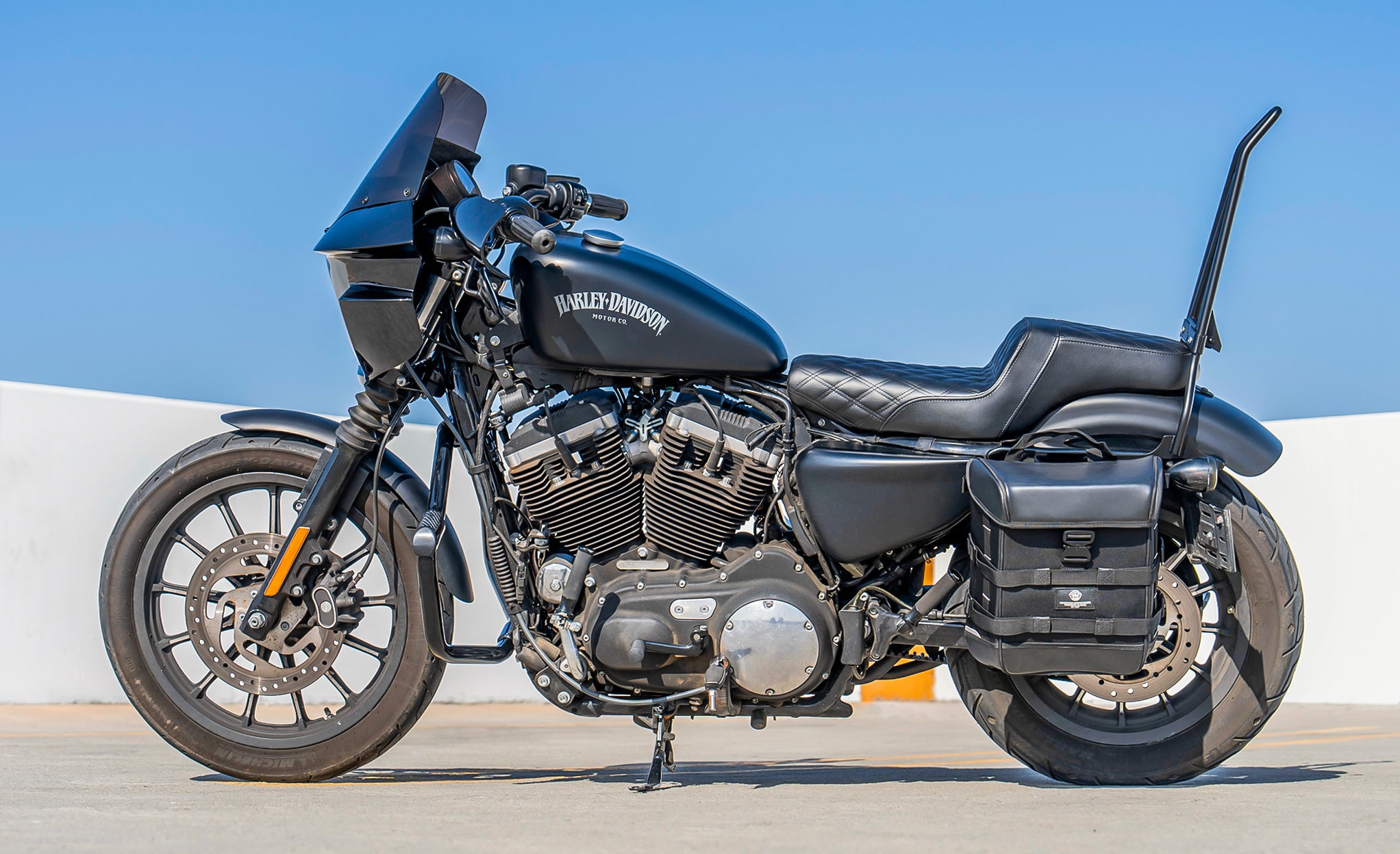 15L - Incognito Quick Mount Medium Solo Motorcycle Saddlebag (Left Only) for Harley Sportster 883 Iron XL883N Lifestyle @expand