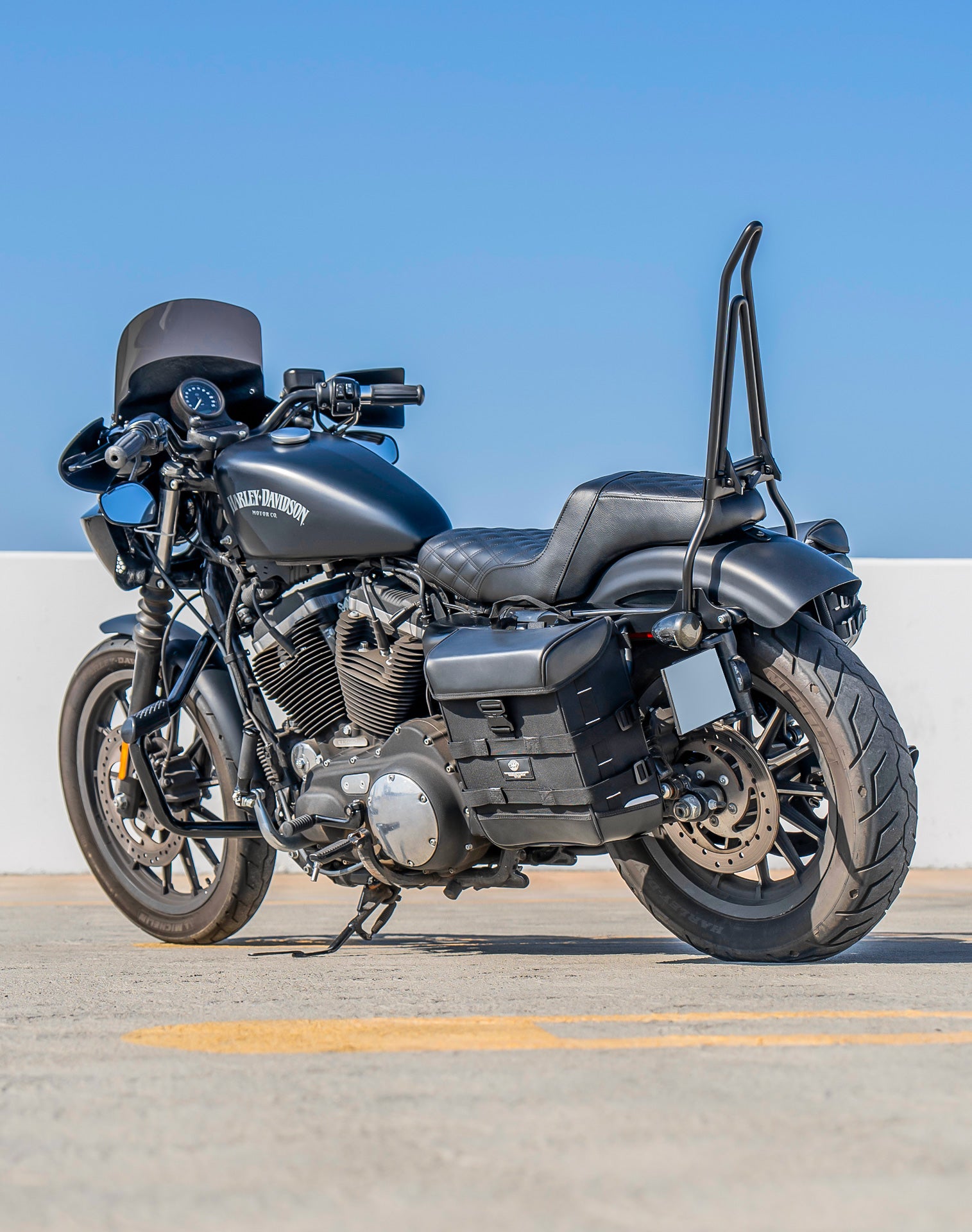 15L - Incognito Quick Mount Medium Solo Motorcycle Saddlebag (Left Only) for Harley Sportster 883 Iron XL883N Lifestyle