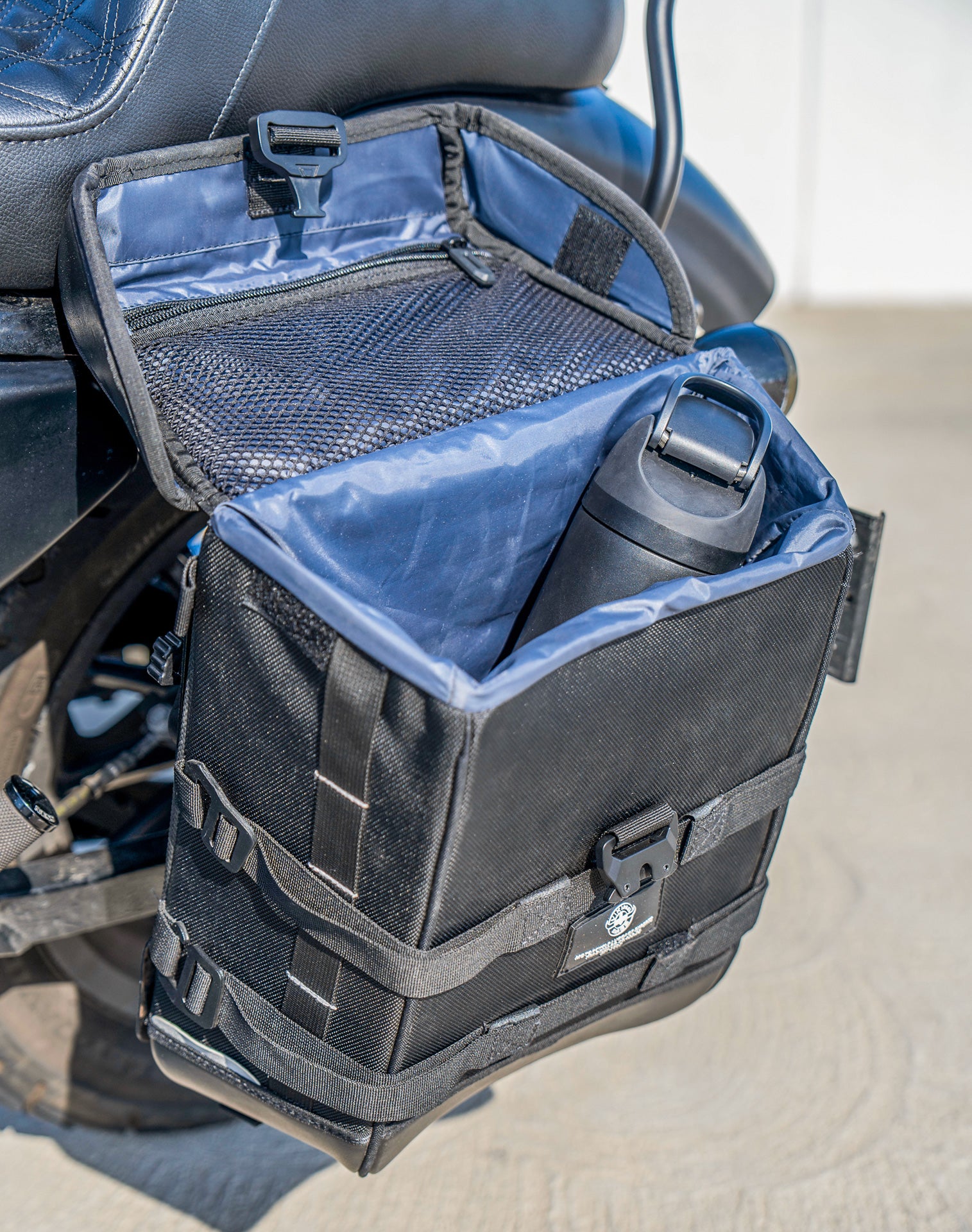 15L - Incognito Quick Mount Medium Solo Motorcycle Saddlebag (Left Only) for Harley Sportster 883 Iron XL883N Lifestyle