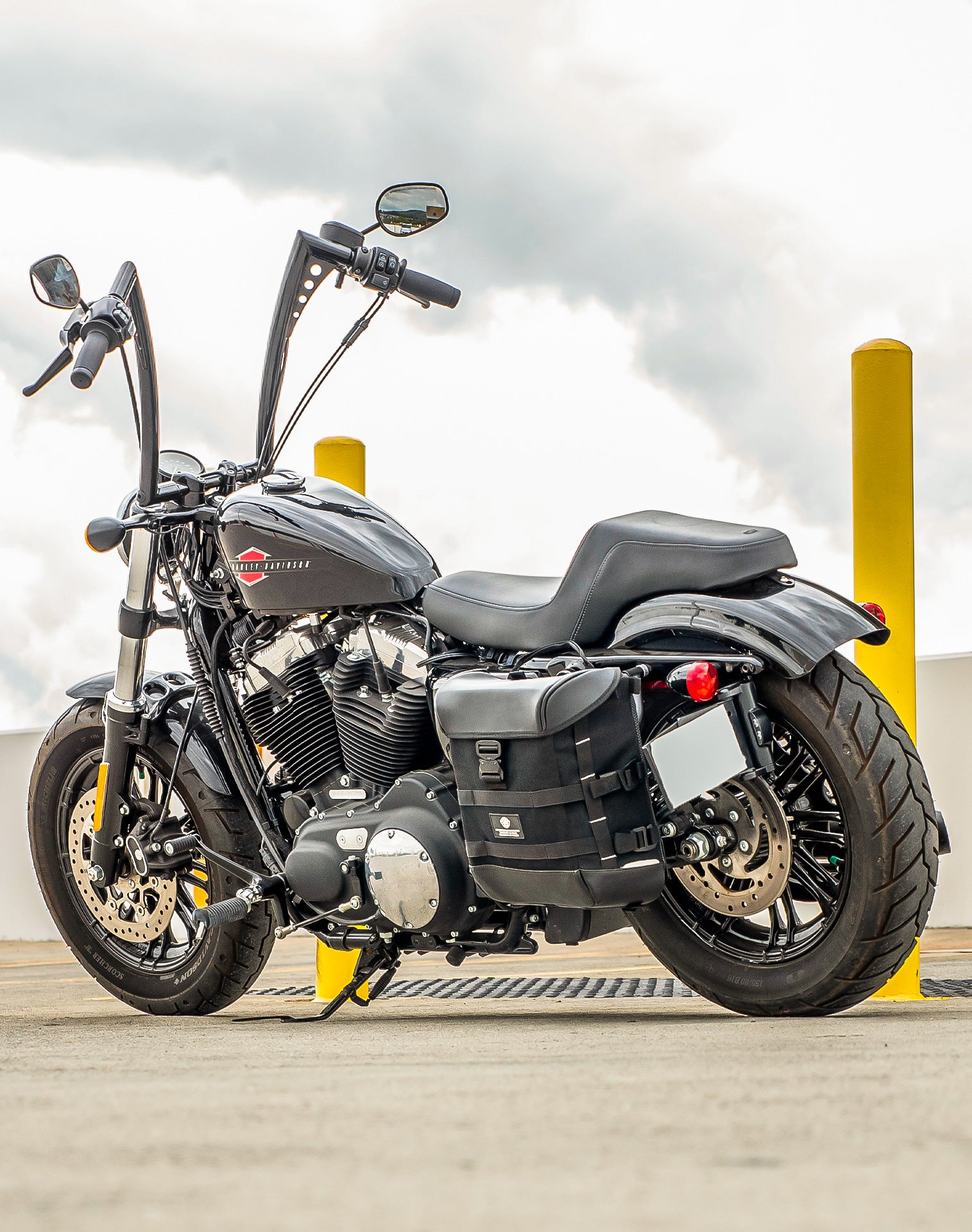 15L - Incognito Quick Mount Medium Solo Motorcycle Saddlebag (Left Only) for Harley Sportster Forty Eight XL1200X/XL1200XS v1