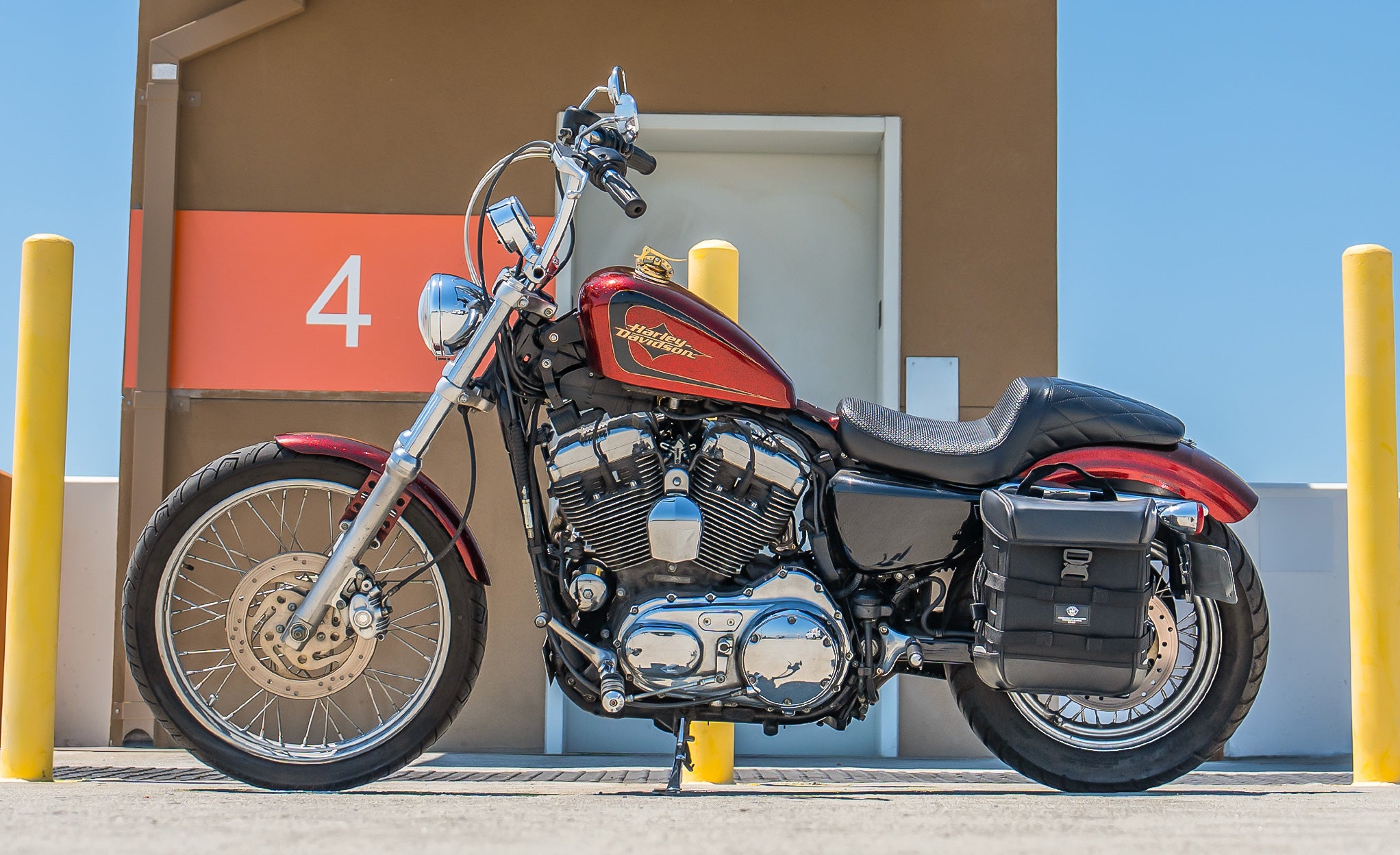 15L - Incognito Quick Mount Medium Solo Motorcycle Saddlebag (Left Only) for Harley Sportster Seventy Two XL1200V @expand