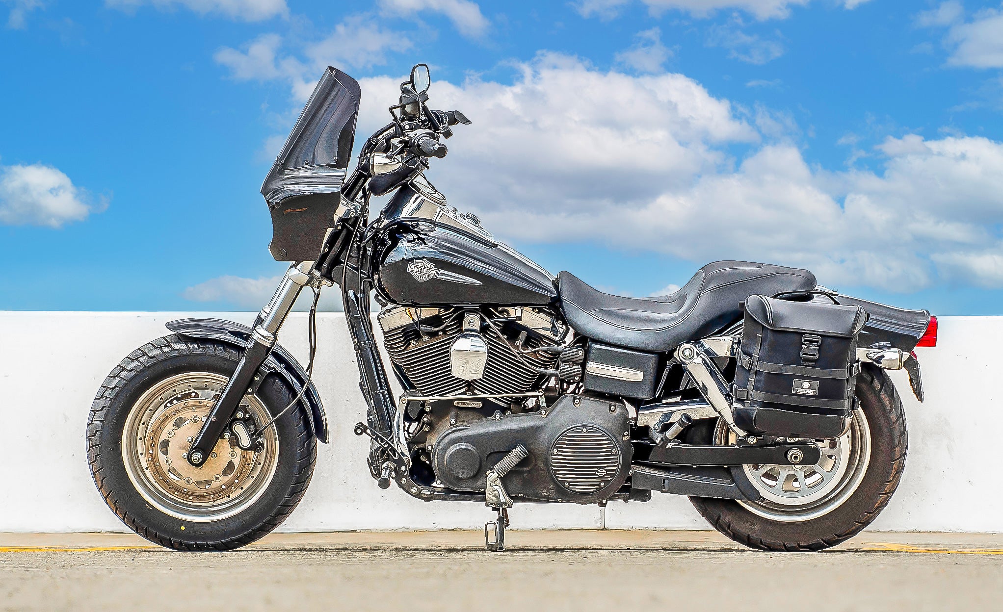 15L - Incognito Quick Mount Medium Solo Motorcycle Saddlebag (Left Only) for Harley Dyna Fat Bob FXDF/SE @expand