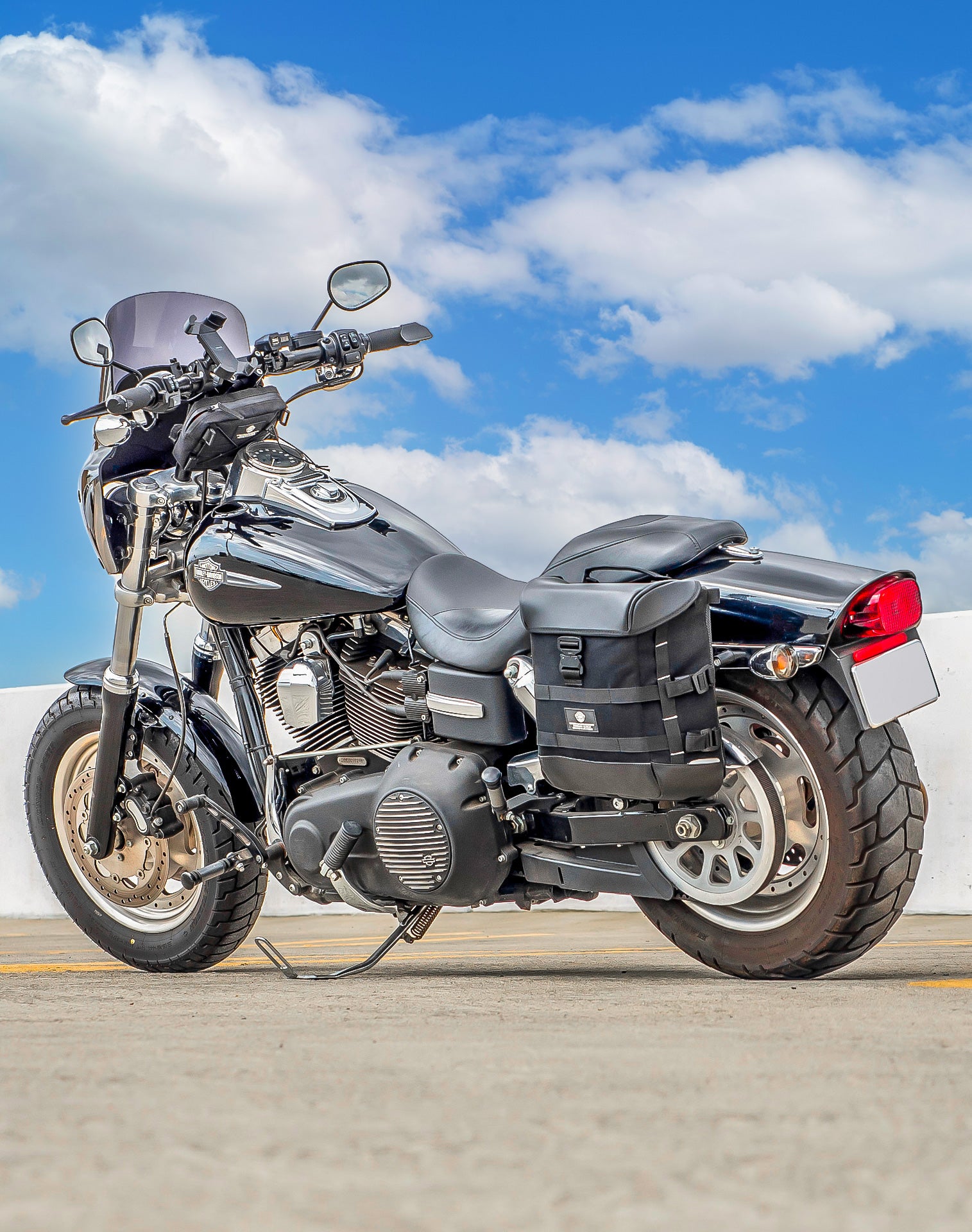 15L - Incognito Quick Mount Medium Solo Motorcycle Saddlebag (Left Only) for Harley Dyna Fat Bob FXDF/SE v1