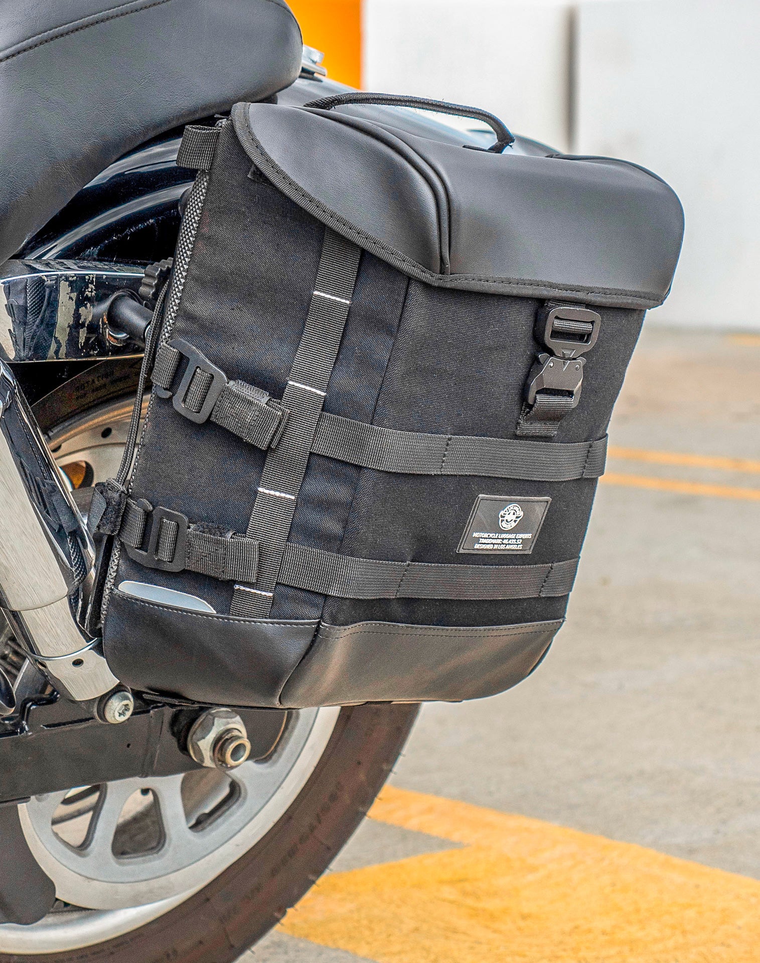 15L - Incognito Quick Mount Medium Solo Motorcycle Saddlebag (Left Only) for Harley Dyna Fat Bob FXDF/SE v3