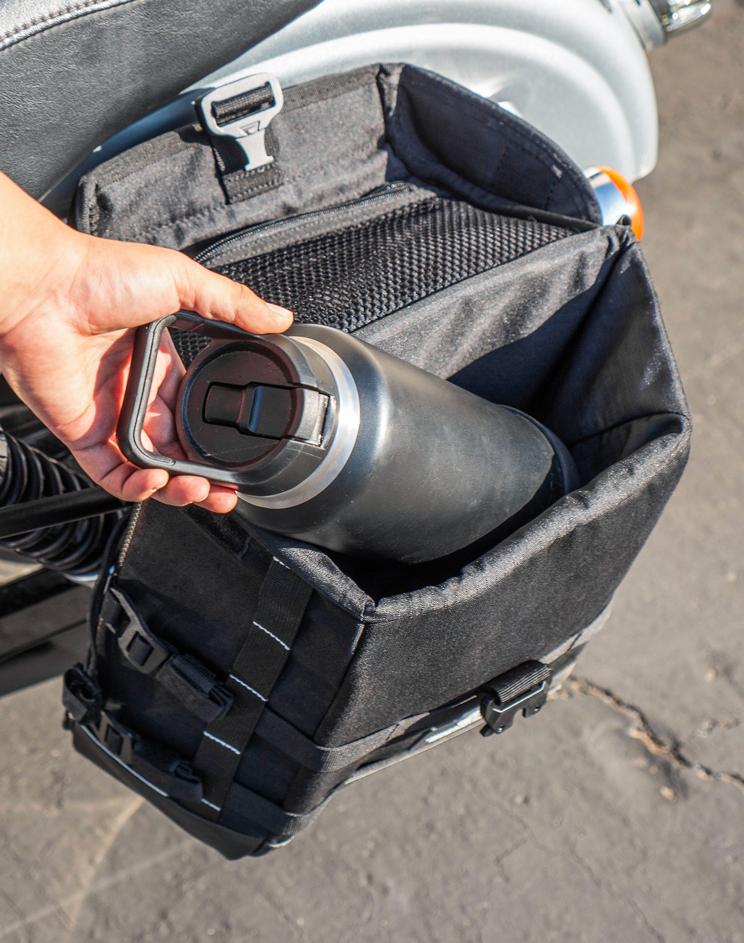 15L - Incognito Quick Mount Medium Solo Motorcycle Saddlebag (Left Only) for Harley Dyna Low Rider FXDL/I v4