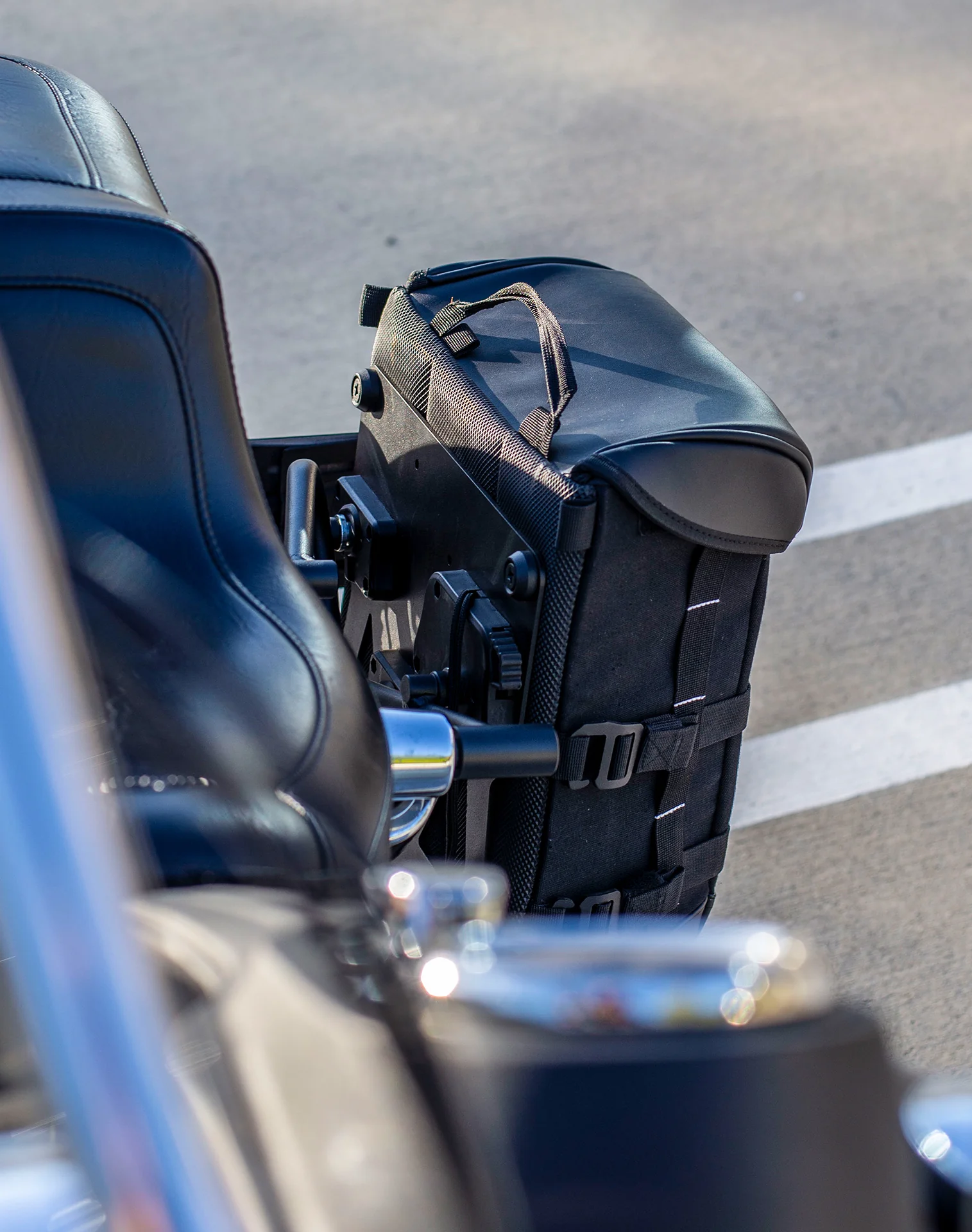 15L - Incognito Quick Mount Medium Solo Saddlebag (Left Only) for Harley Dyna Low Rider S FXDLS v4