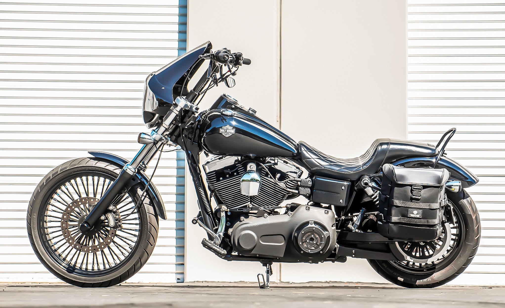 15L - Incognito Quick Mount Medium Solo Motorcycle Saddlebag (Left Only) for Harley Dyna Wide Glide FXDWG/I @expand