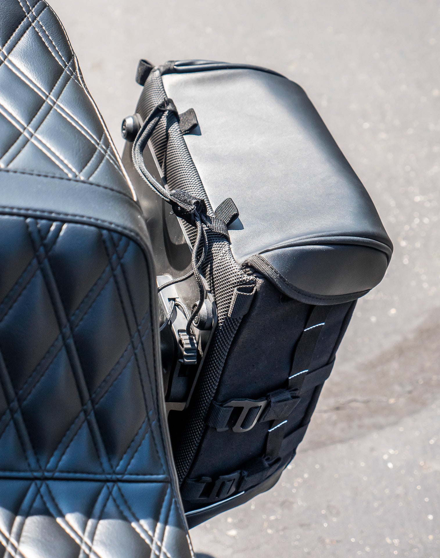 15L - Incognito Quick Mount Medium Solo Saddlebag (Left Only) for Harley Softail Low Rider ST FXLRST v3