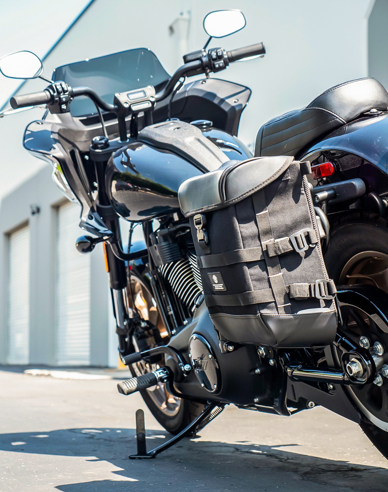 15L - Incognito Quick Mount Medium Solo Saddlebag (Left Only) for Harley Softail Low Rider ST FXLRST v1