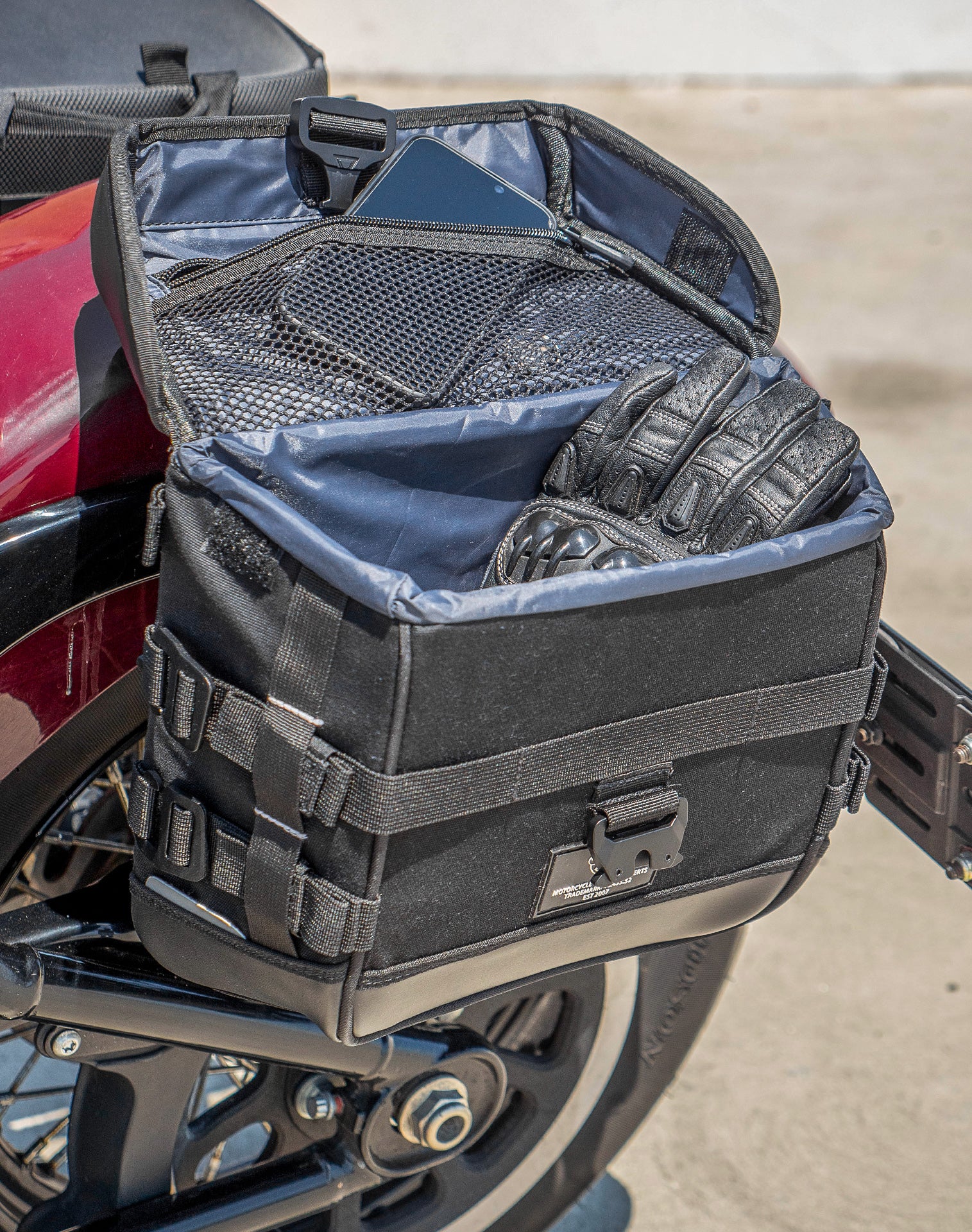 10L - Incognito Quick Mount Small Solo Motorcycle Saddlebag (Left Only) for Harley Softail Slim FLSL v4