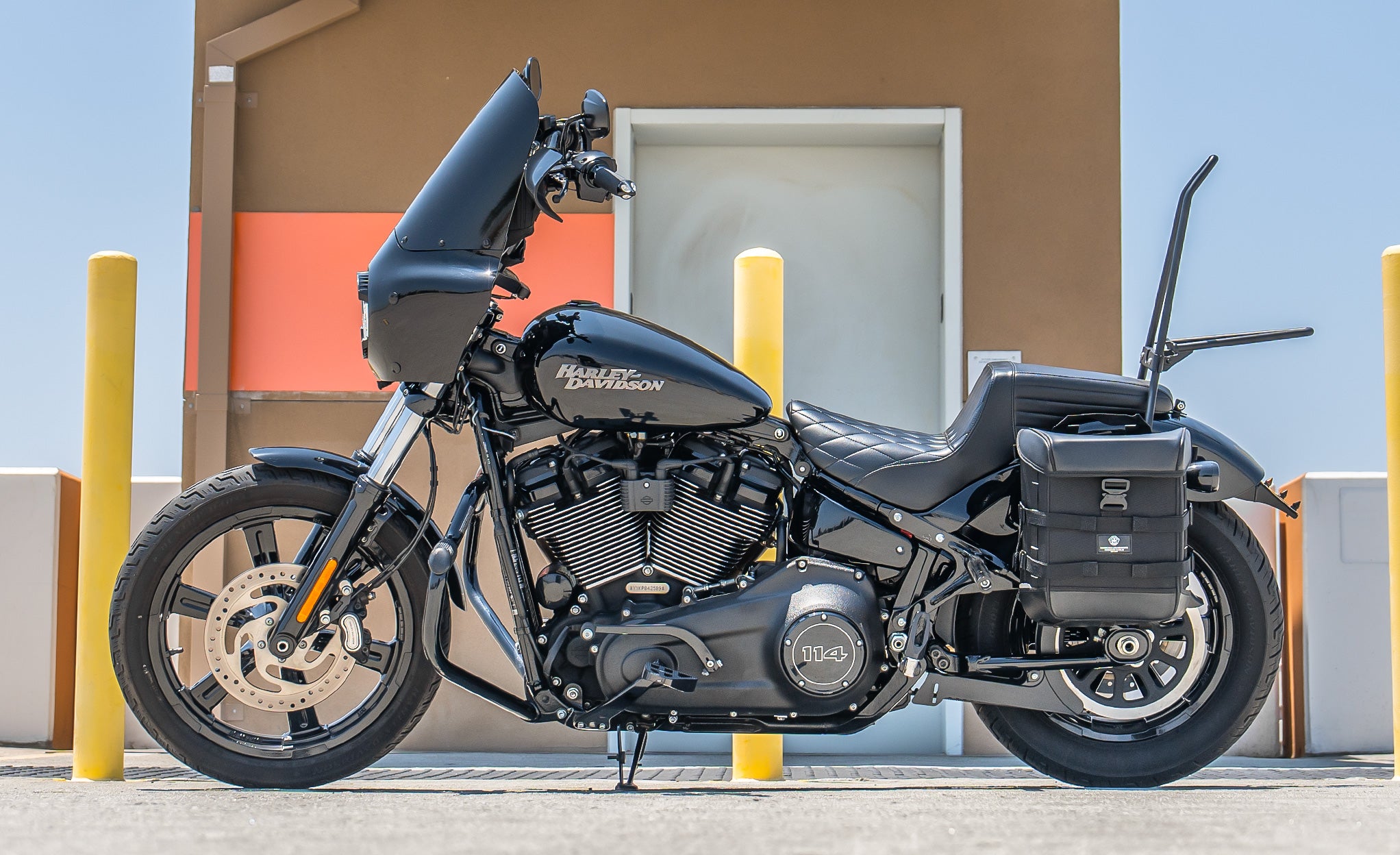 15L - Incognito Quick Mount Medium Solo Motorcycle Saddlebag (Left Only) for Harley Softail Street Bob FXBB @expand