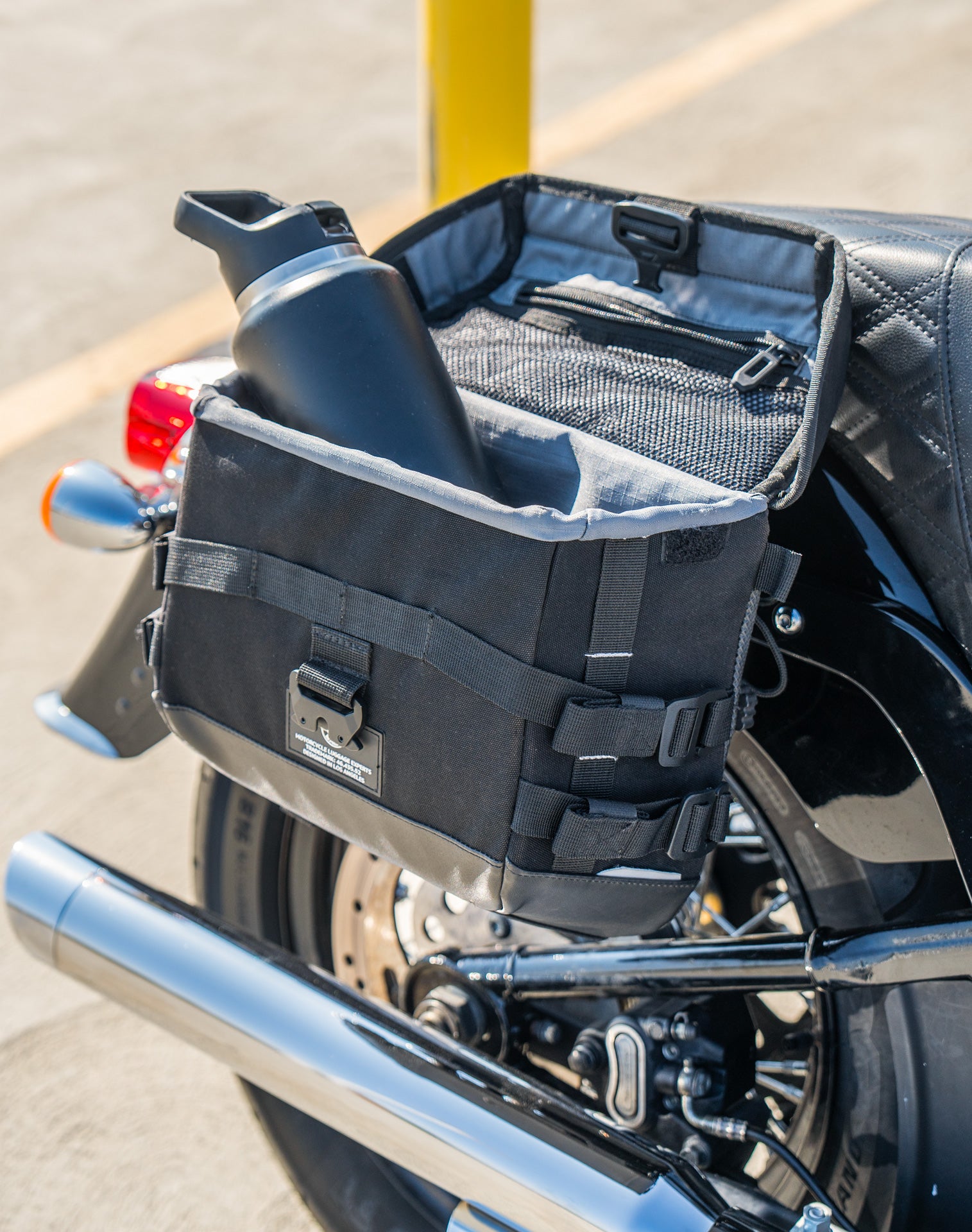 10L - Incognito Quick Mount Small Solo Motorcycle Saddlebag (Right Only) for Harley Softail Heritage FLHC/S Lifestyle