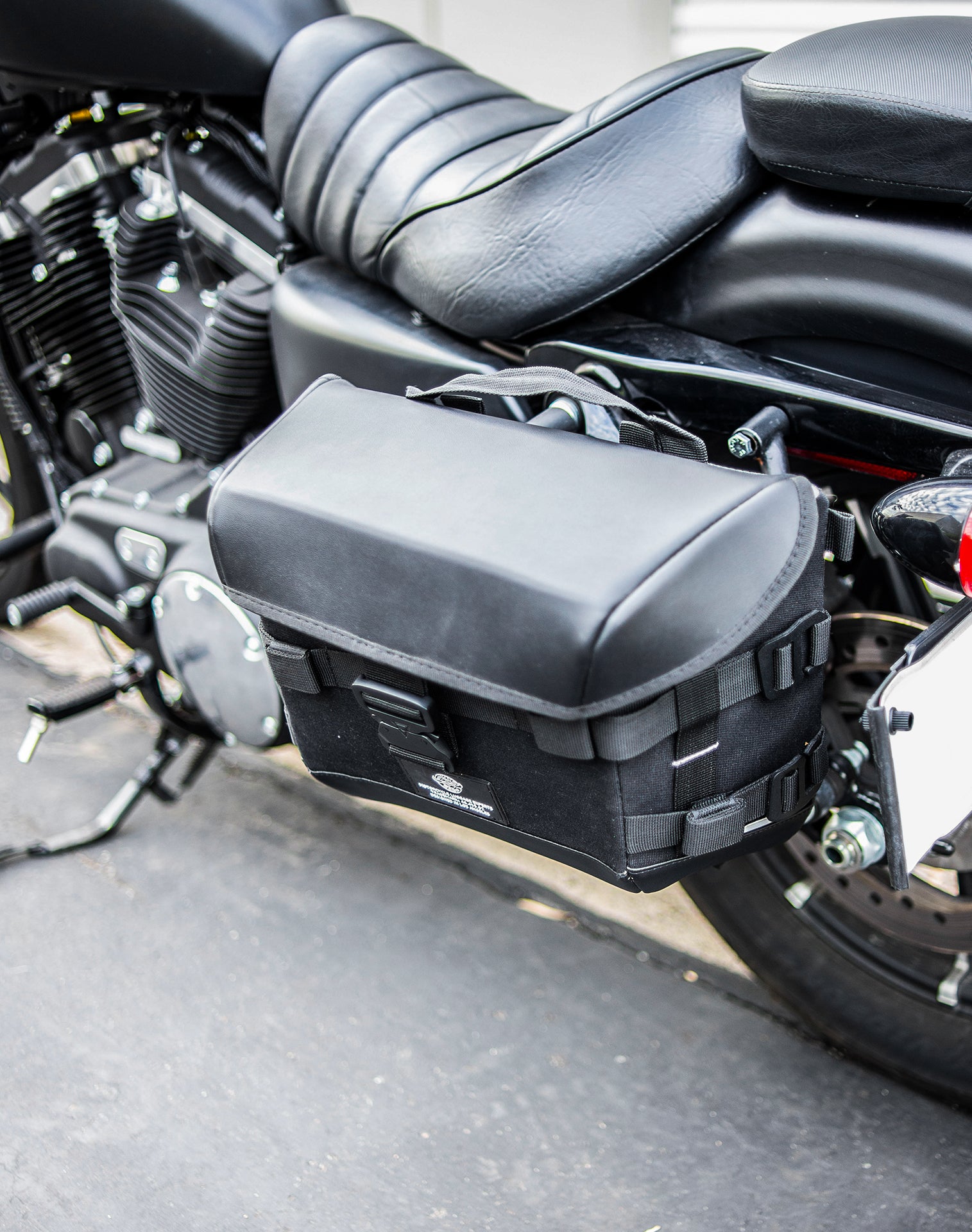 10L - Incognito Quick Mount Small Solo Motorcycle Saddlebag (Left Only) for Harley Sportster 883 Iron XL883N v2