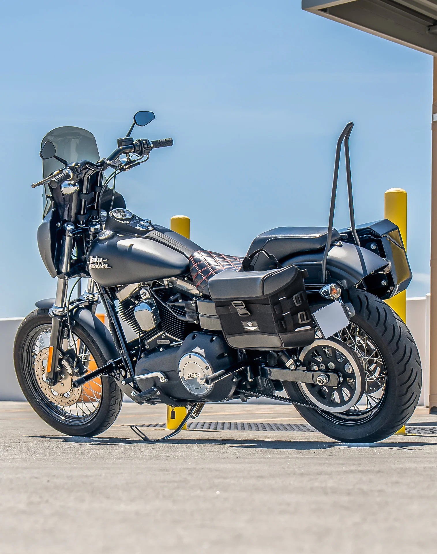 10L - Incognito Quick Mount Small Solo Saddlebag (Left Only) for Harley Davidson Dyna Street Bob FXDB/I Lifestyle