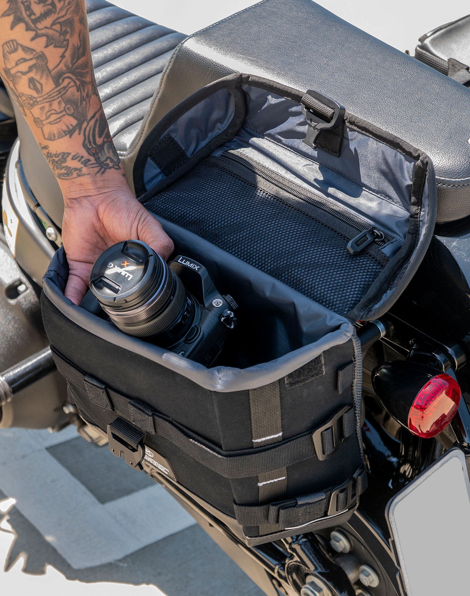 10L - Incognito Quick Mount Small Solo Motorcycle Saddlebag (Left Only) for Harley Softail Street Bob FXBB v4