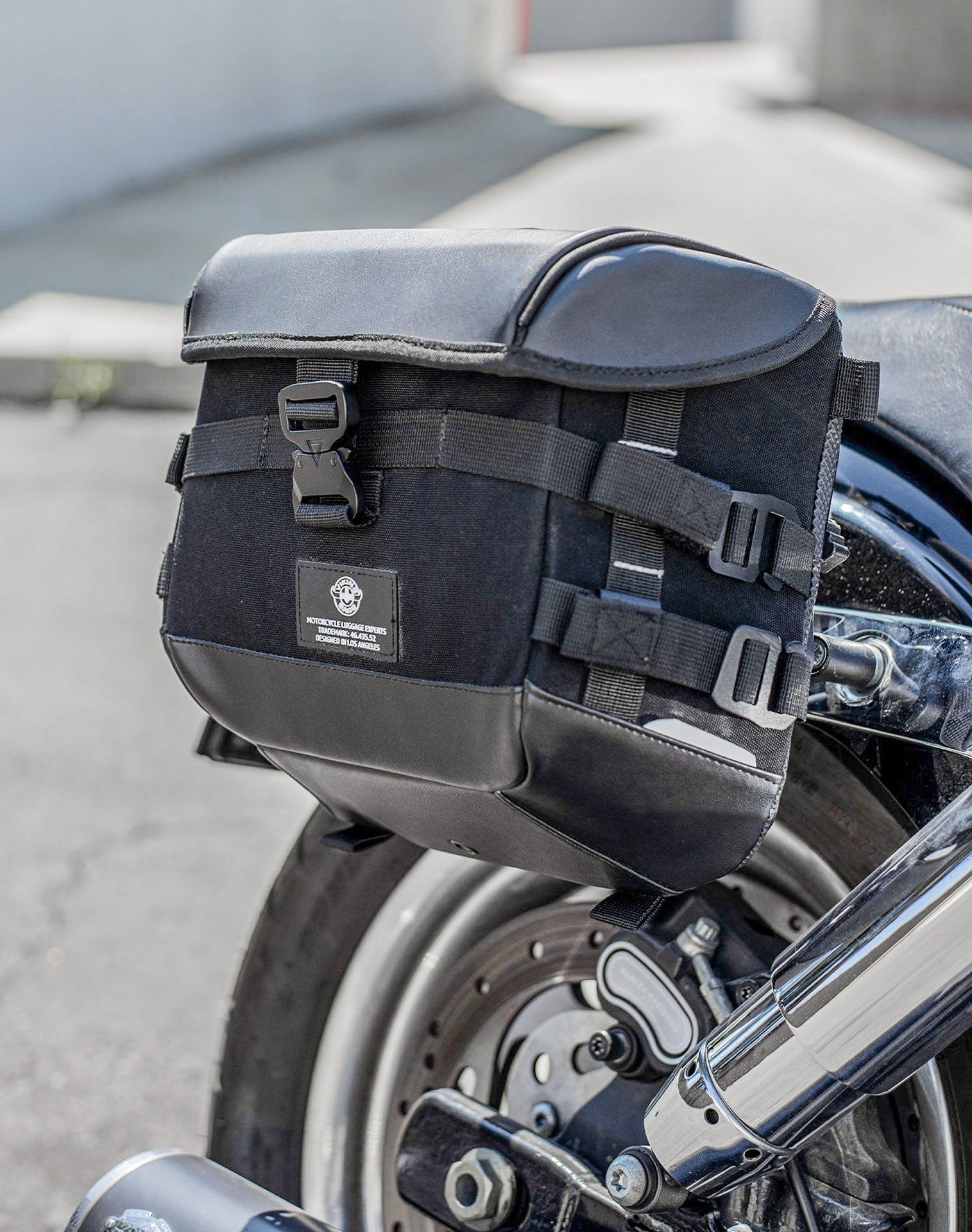 10L - Incognito Quick Mount Small Solo Motorcycle Saddlebag (Right Only) for Harley Dyna Fat Bob FXDF/SE v4