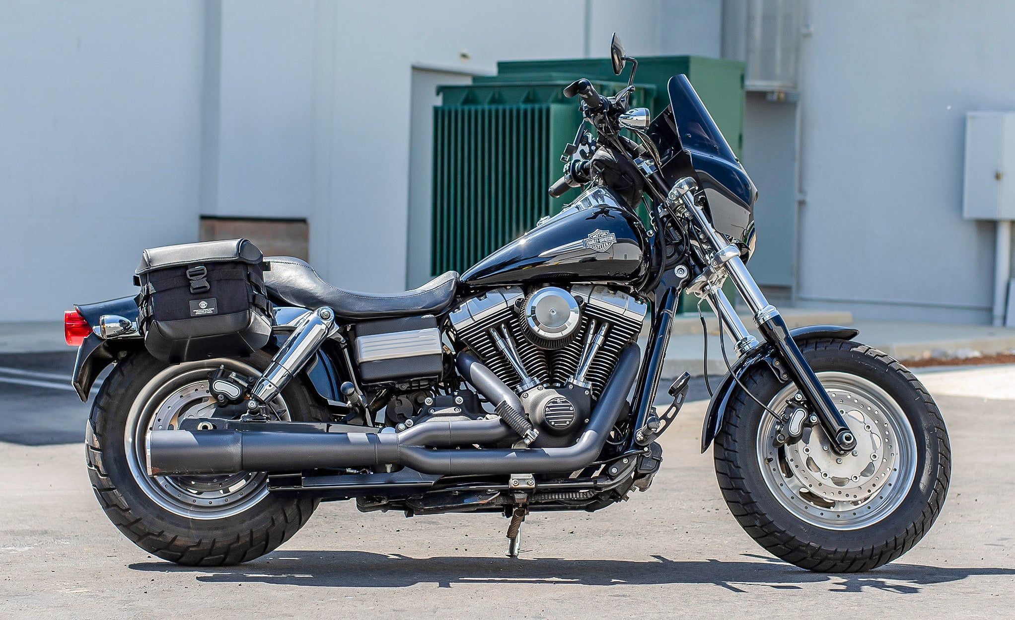 10L - Incognito Quick Mount Small Solo Motorcycle Saddlebag (Right Only) for Harley Dyna Fat Bob FXDF/SE @expand