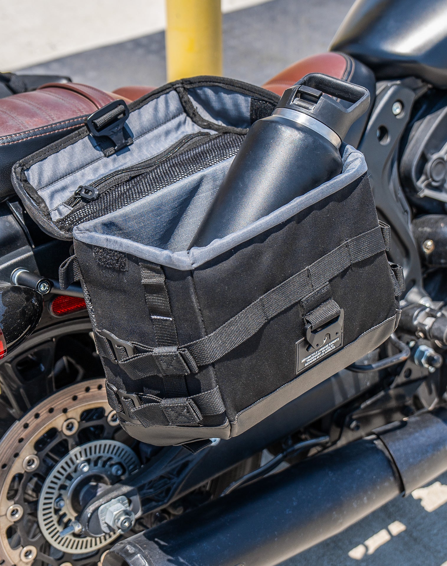 10L - Incognito Quick Mount Small Solo Motorcycle Saddlebag (Right Only) for Harley Dyna Street Bob FXDB/I Lifestyle