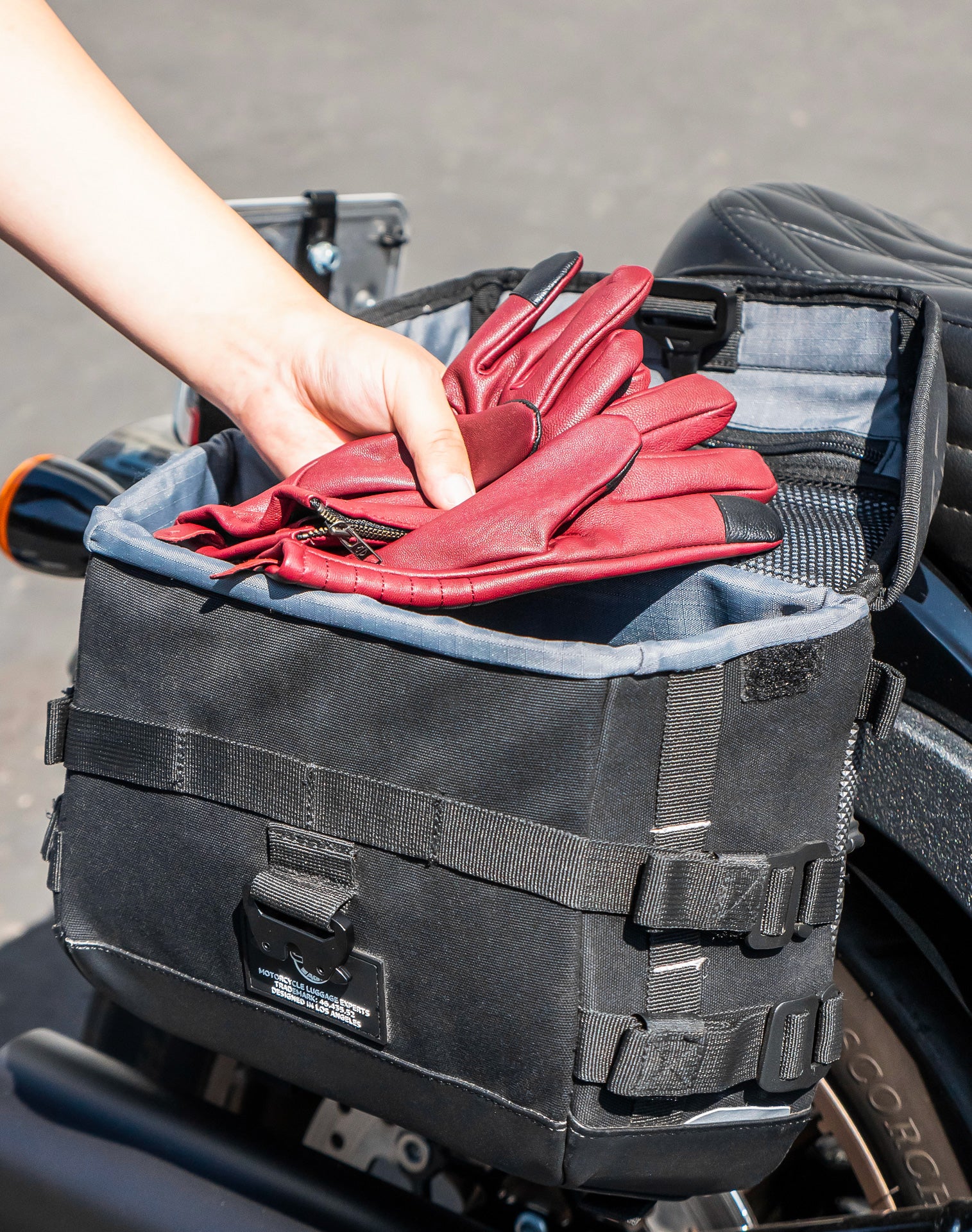 10L - Incognito Quick Mount Small Solo Saddlebag (Right Only) for Harley Softail Low Rider ST FXLRST v4