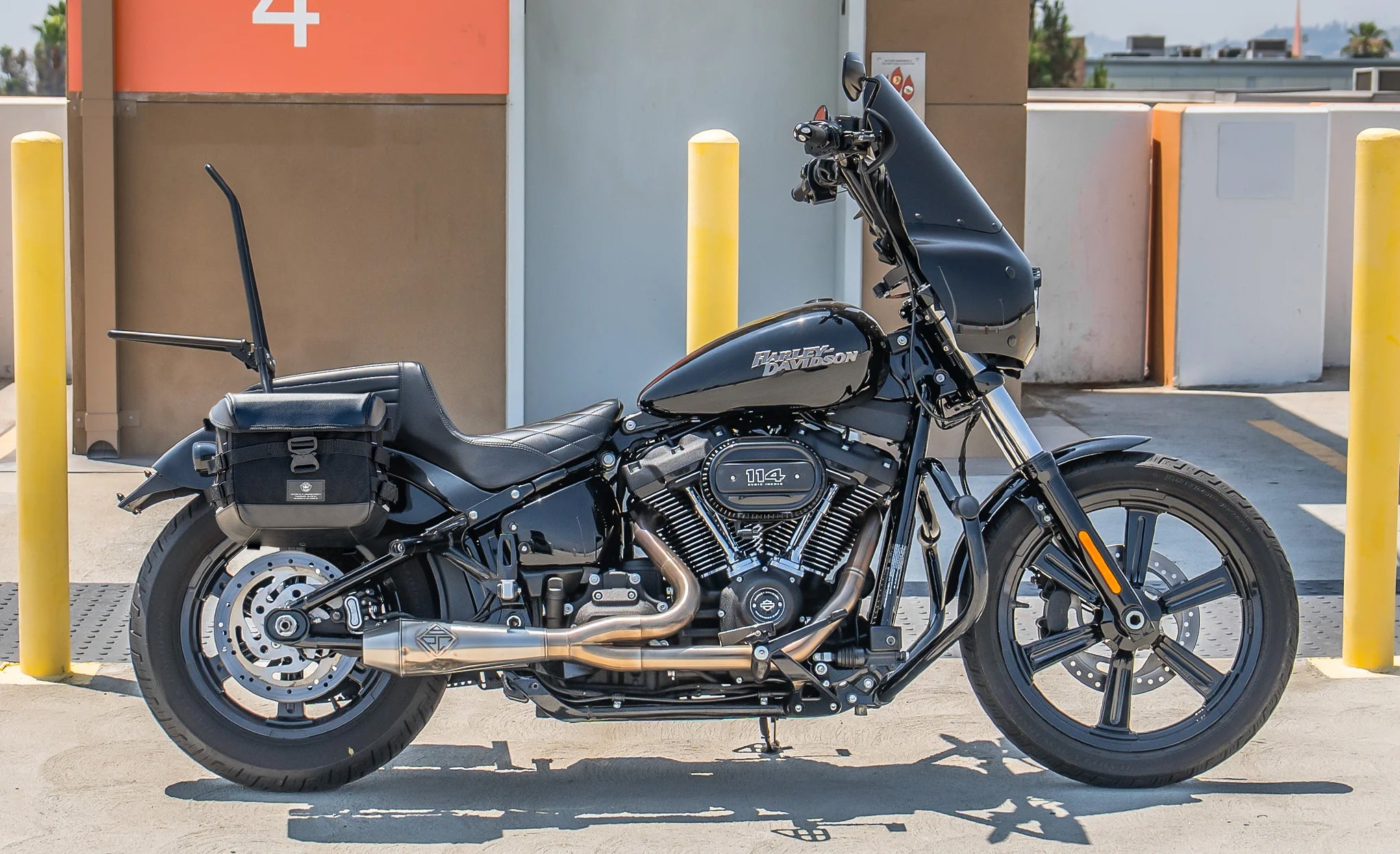 10L - Incognito Quick Mount Small Solo Motorcycle Saddlebag (Right Only) for Harley Softail Street Bob FXBB @expand