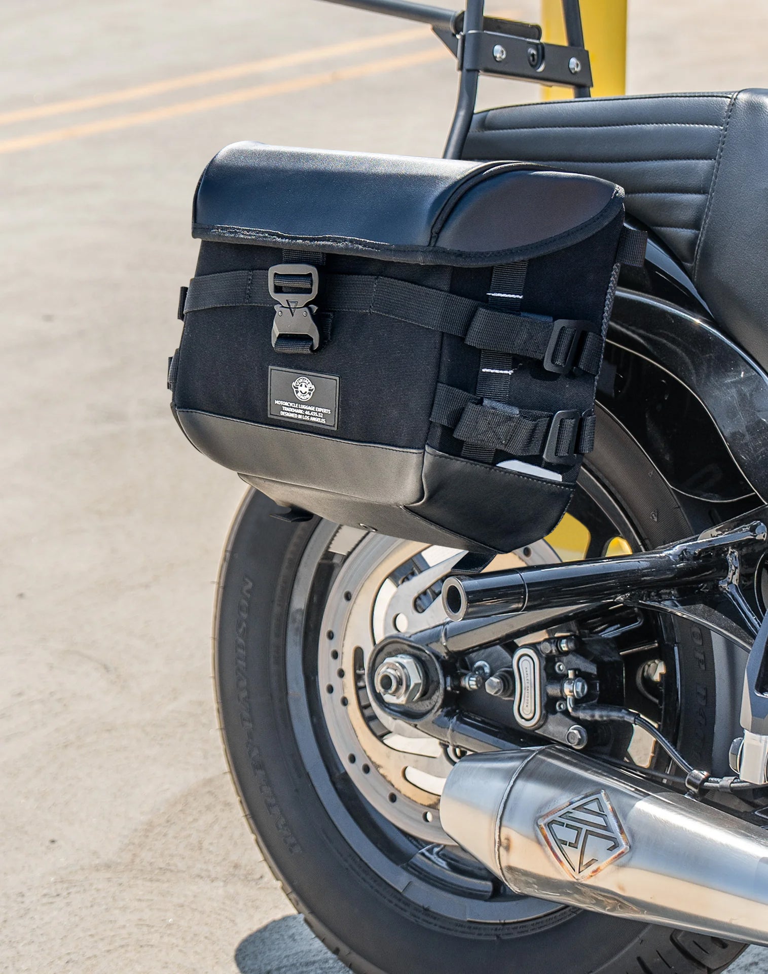 10L - Incognito Quick Mount Small Solo Motorcycle Saddlebag (Right Only) for Harley Softail Street Bob FXBB v3