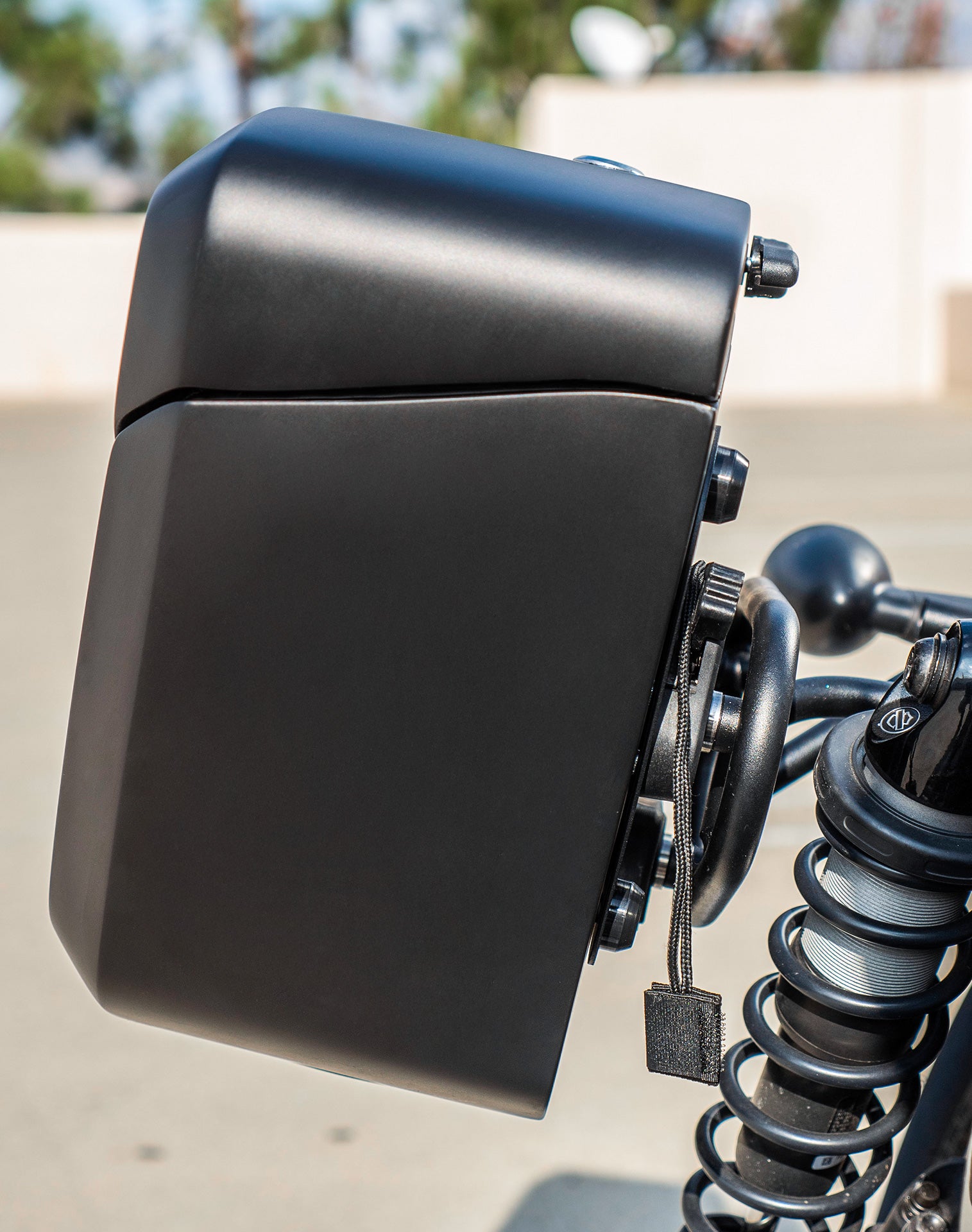 24L - Ironclad Quick-Mount Medium Triumph Speed Twin 900 Matte Hard Saddlebags Lifestyle