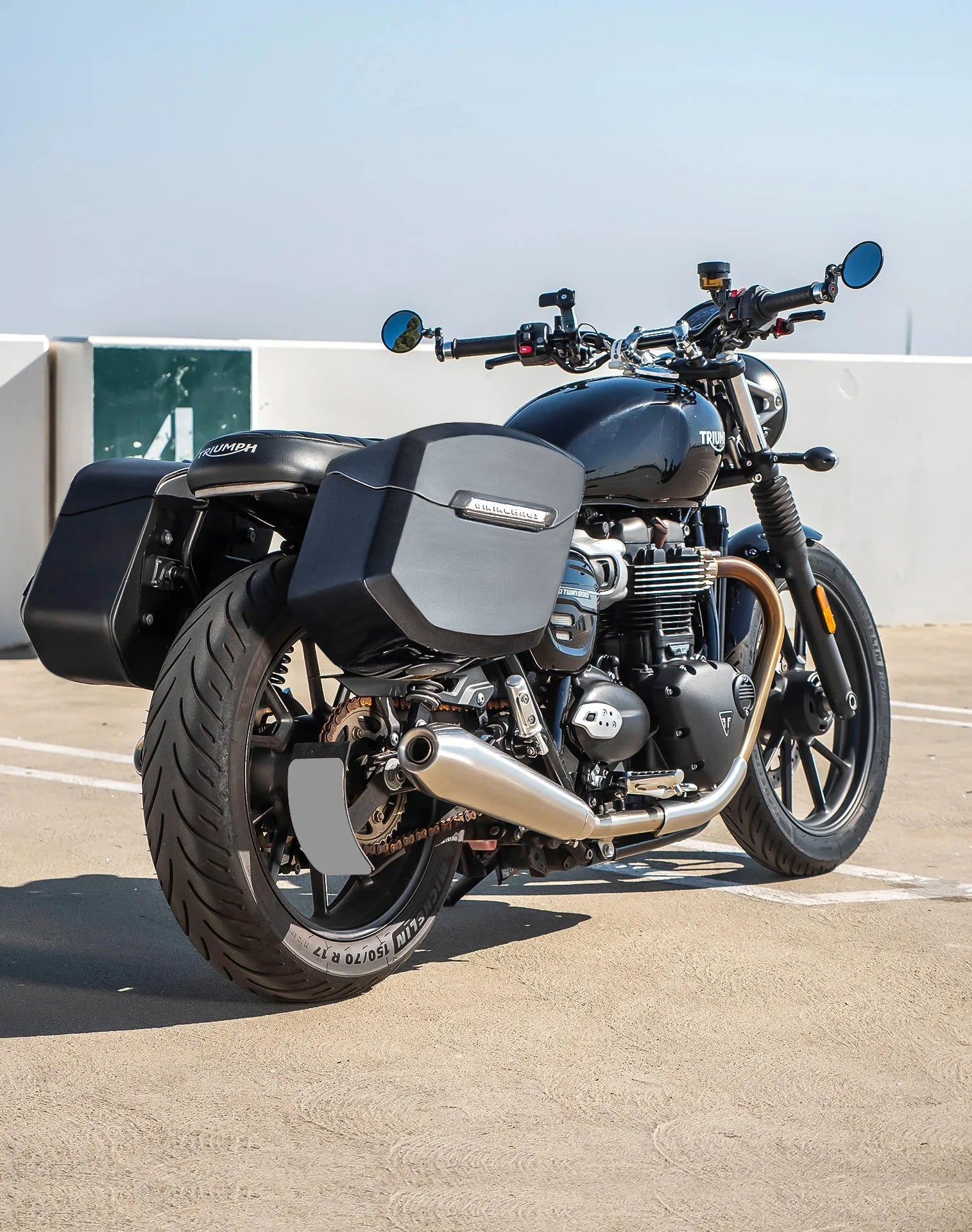 24L - Ironclad Quick-Mount Medium Triumph Speed Twin 900 Painted Hard Saddlebags Lifestyle