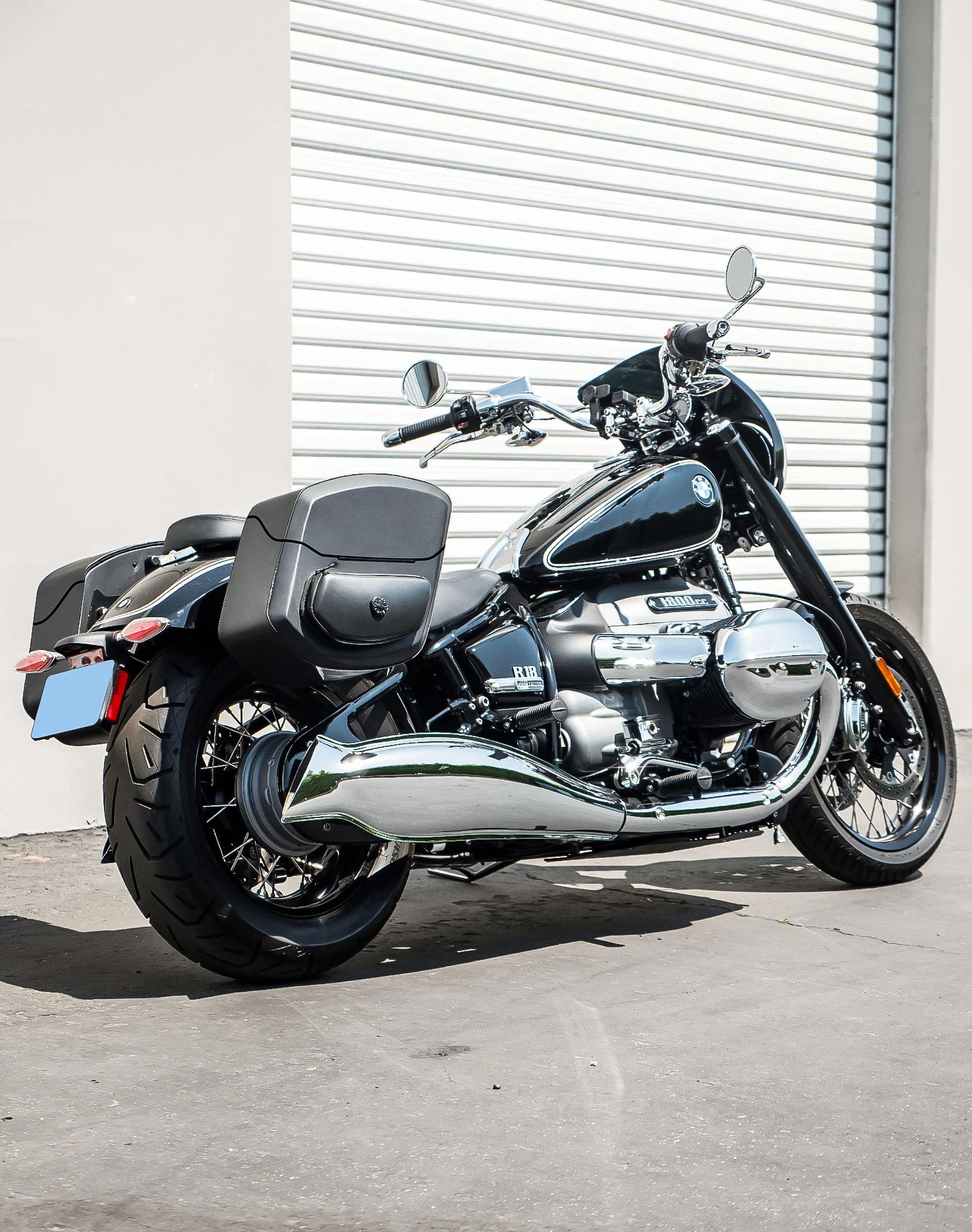 24L - Ironclad Quick-Mount Medium BMW R18 Leather Wrapped Hard Saddlebags Life Style 1