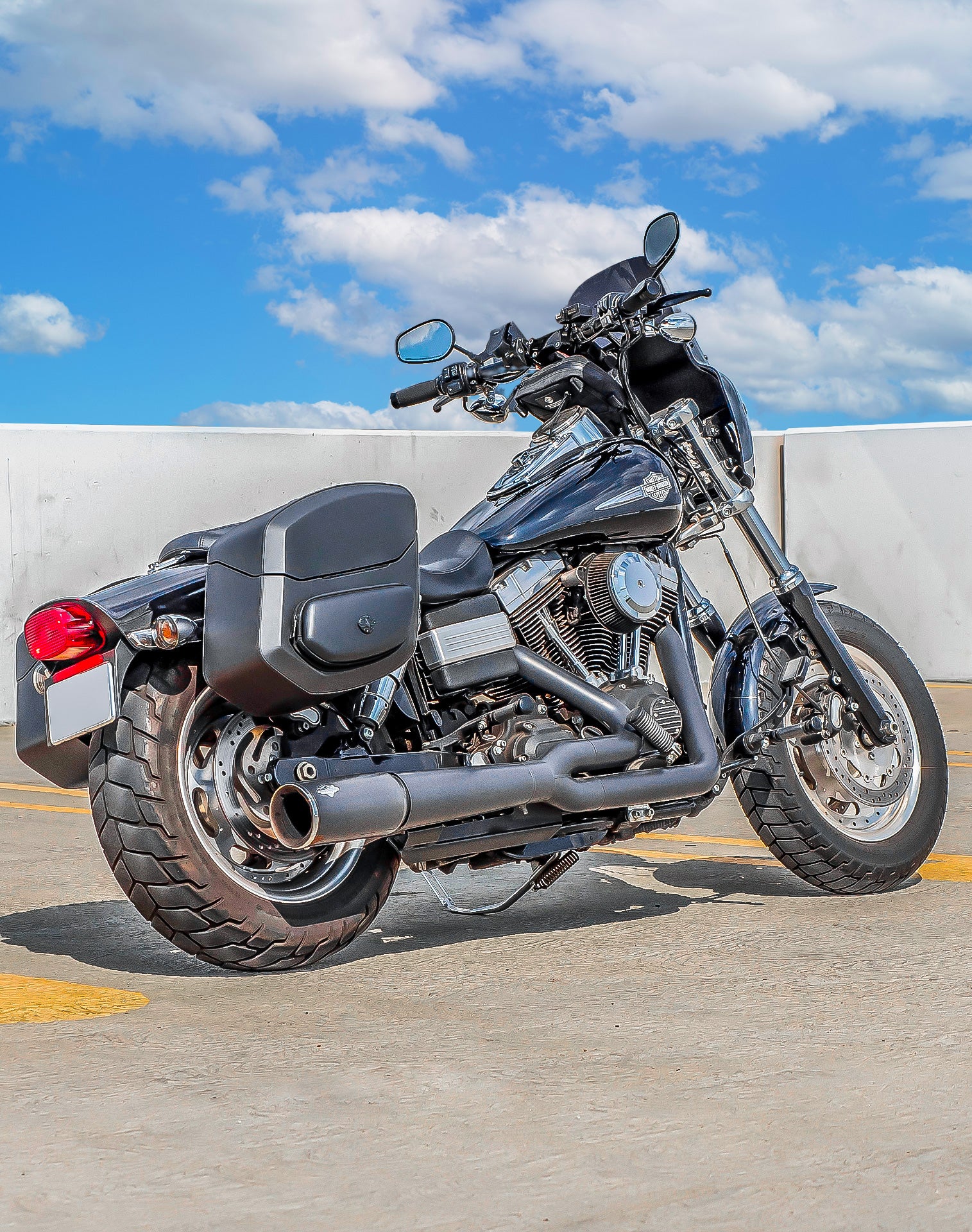 24L - Ironclad Quick-Mount Medium Harley Dyna Fat Bob FXDF Leather Wrapped Hard Saddlebags Life Style 1