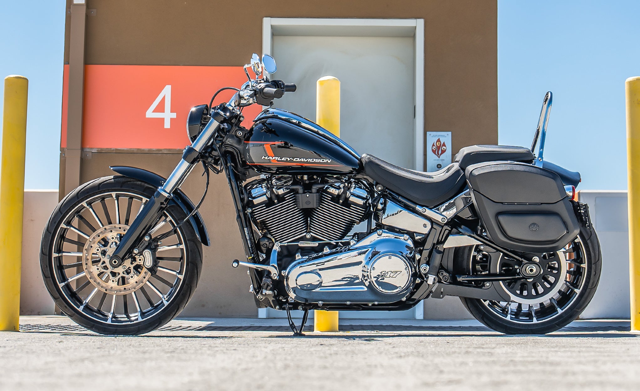 24L - Ironclad Quick-Mount Medium Harley Softail Breakout FXBR/S Leather Wrapped Hard Saddlebags Lifestyle @expand