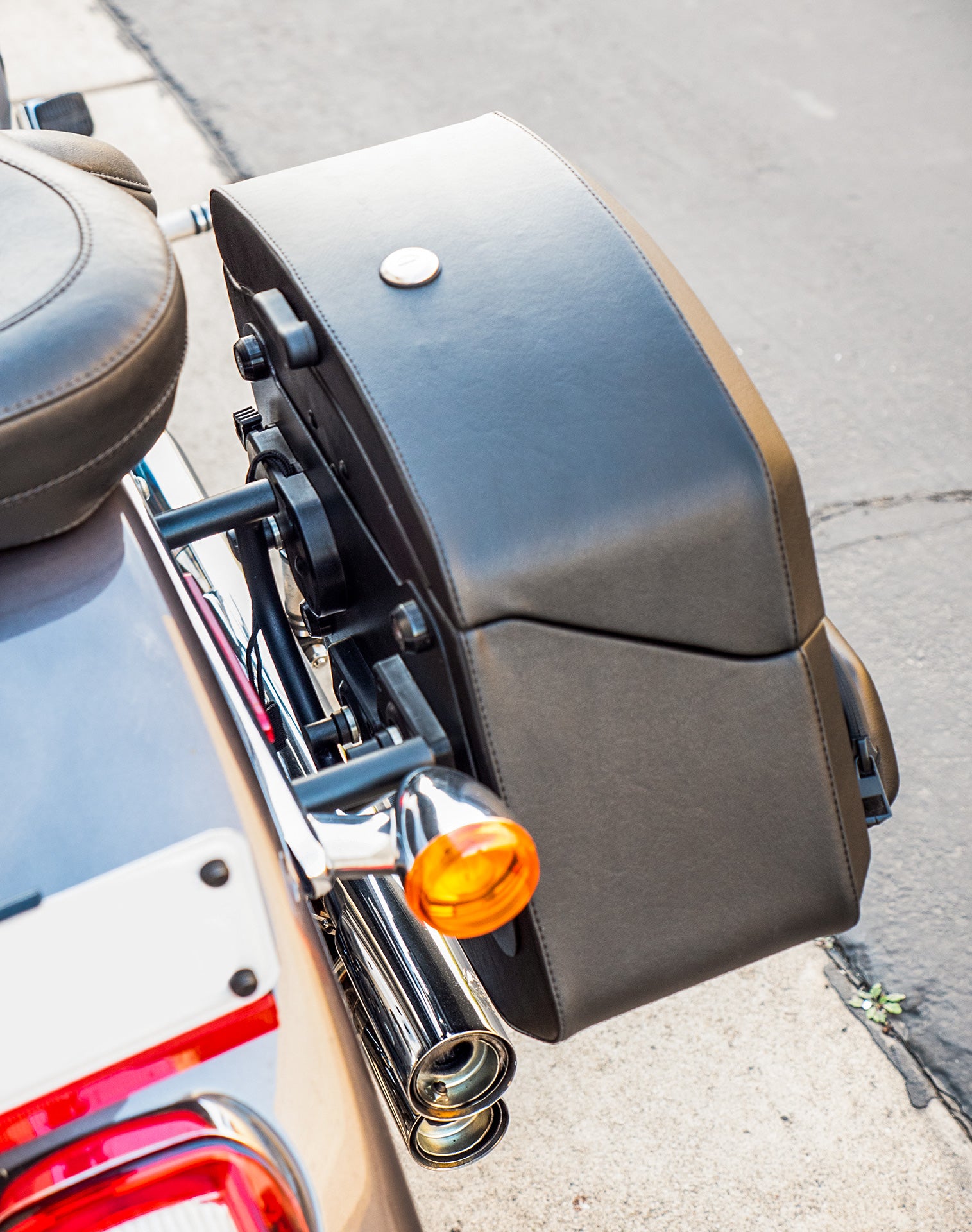 24L - Ironclad Quick-Mount Medium Leather Wrapped Hard Saddlebags for Harley Softail Fat Boy FLSTF/I Life Style 3