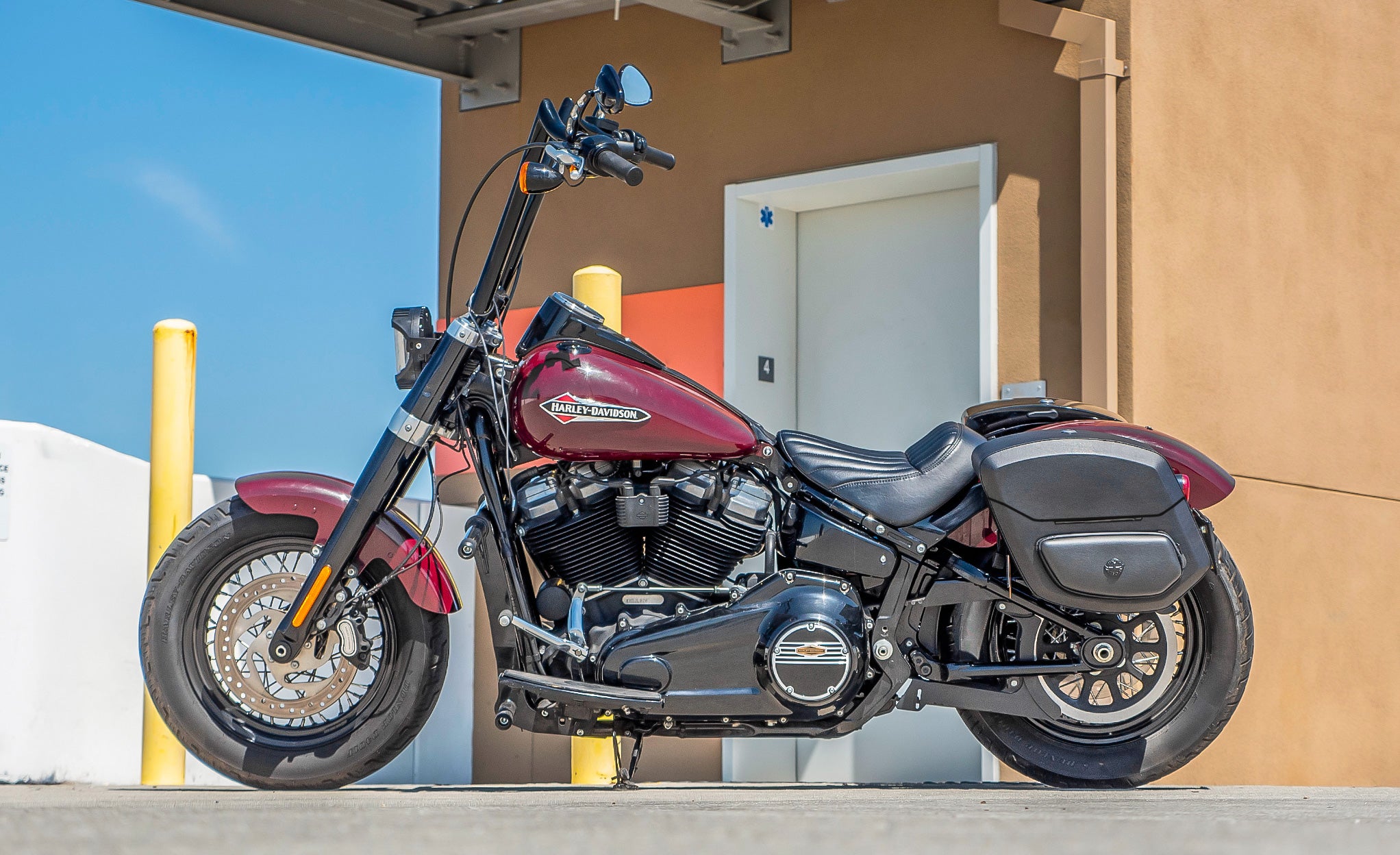 24L - Ironclad Quick-Mount Medium Harley Softail Slim FLSL Leather Wrapped Hard Saddlebags Life Style Photo @expand