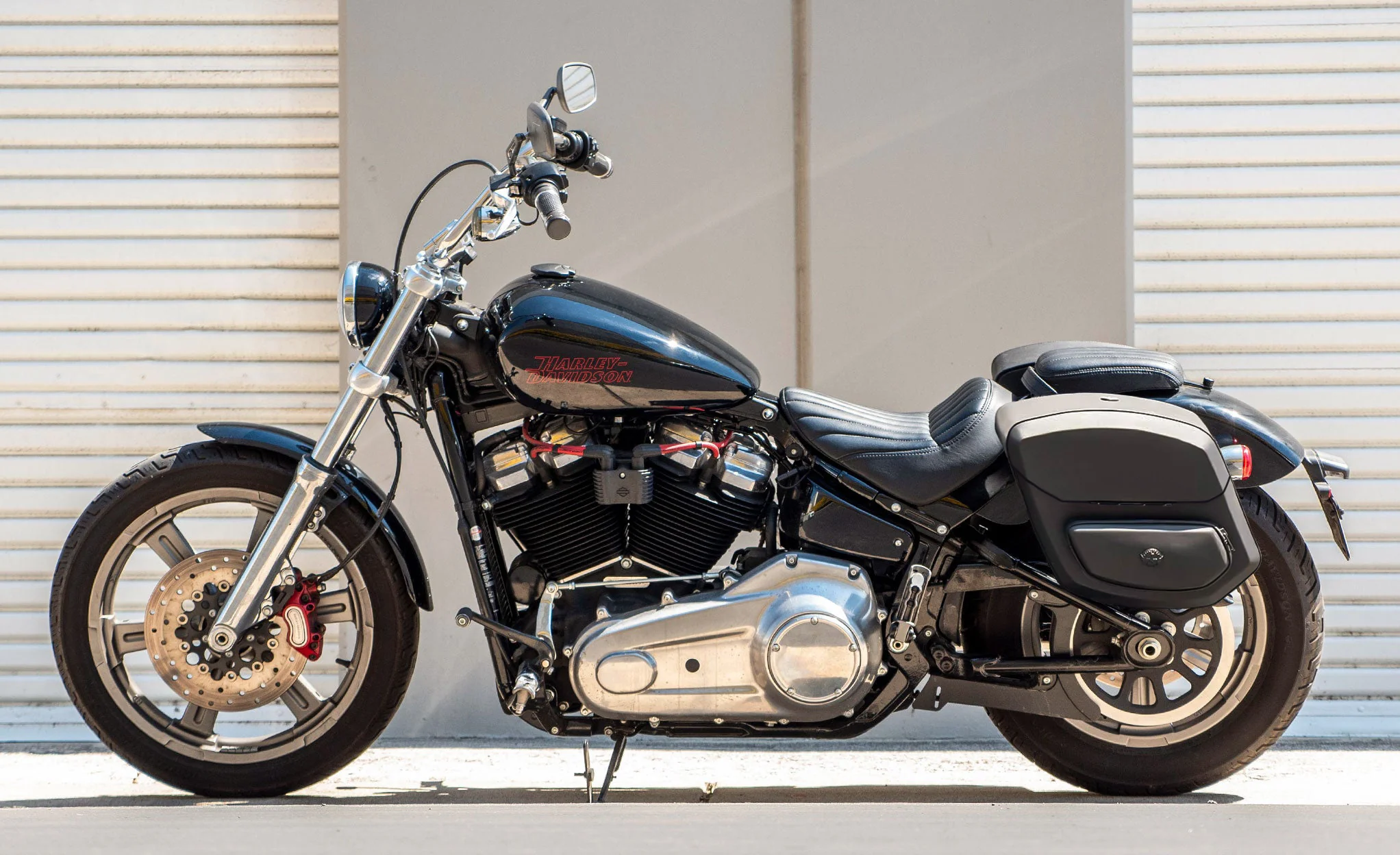 24L - Ironclad Quick-Mount Medium Harley Softail Standard FXST Leather Wrapped Hard Saddlebags Life Style Photo @expand