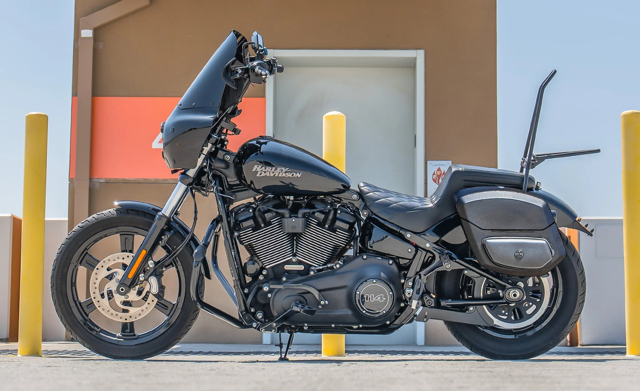 24L - Ironclad Quick-Mount Medium Harley Softail Street Bob Leather Wrapped Hard Saddlebags Life Style Photo @expand