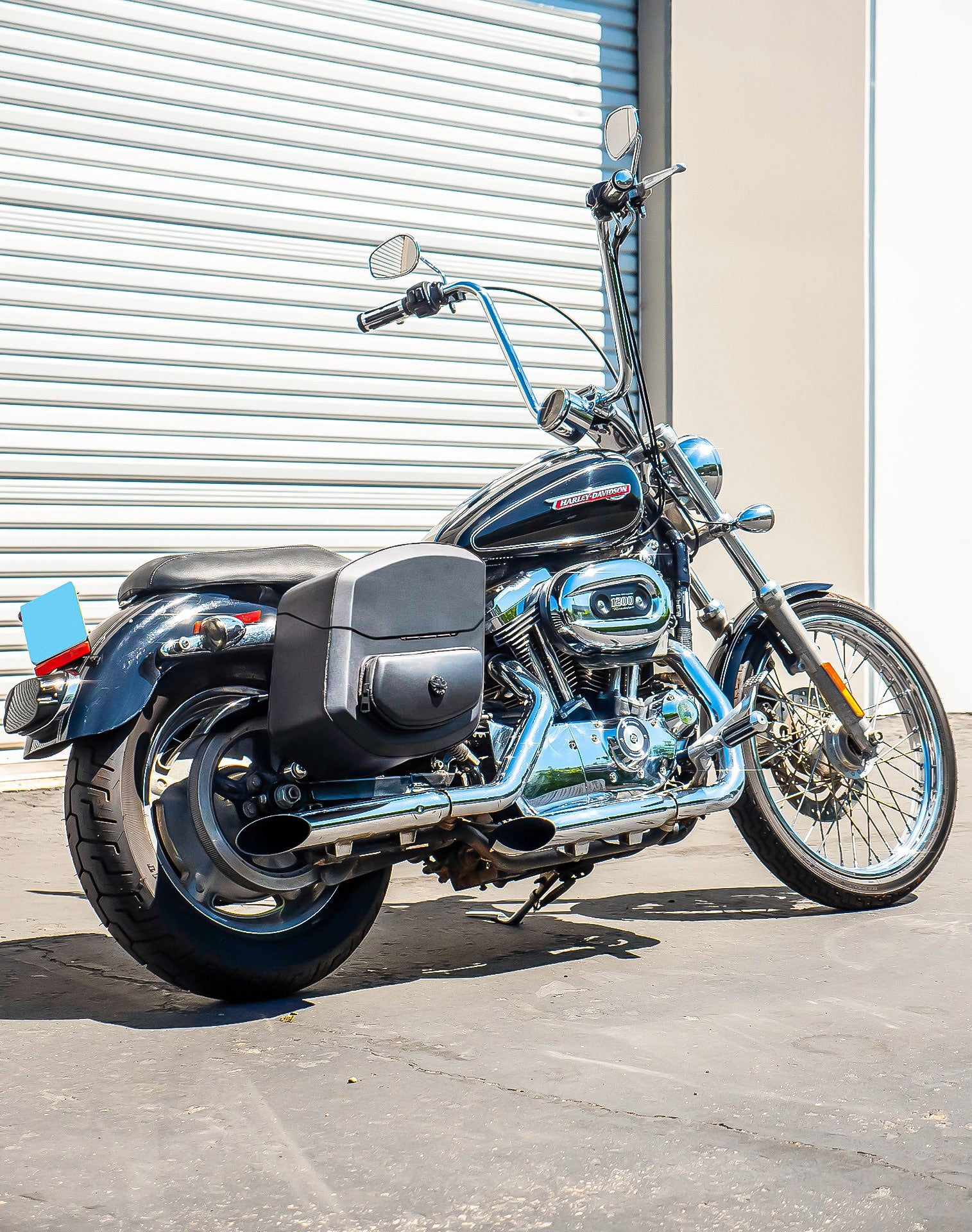 24L - Ironclad Quick-Mount Medium Harley Sportster 1200 Custom XL1200C Leather Wrapped Hard Saddlebags Life Style 1