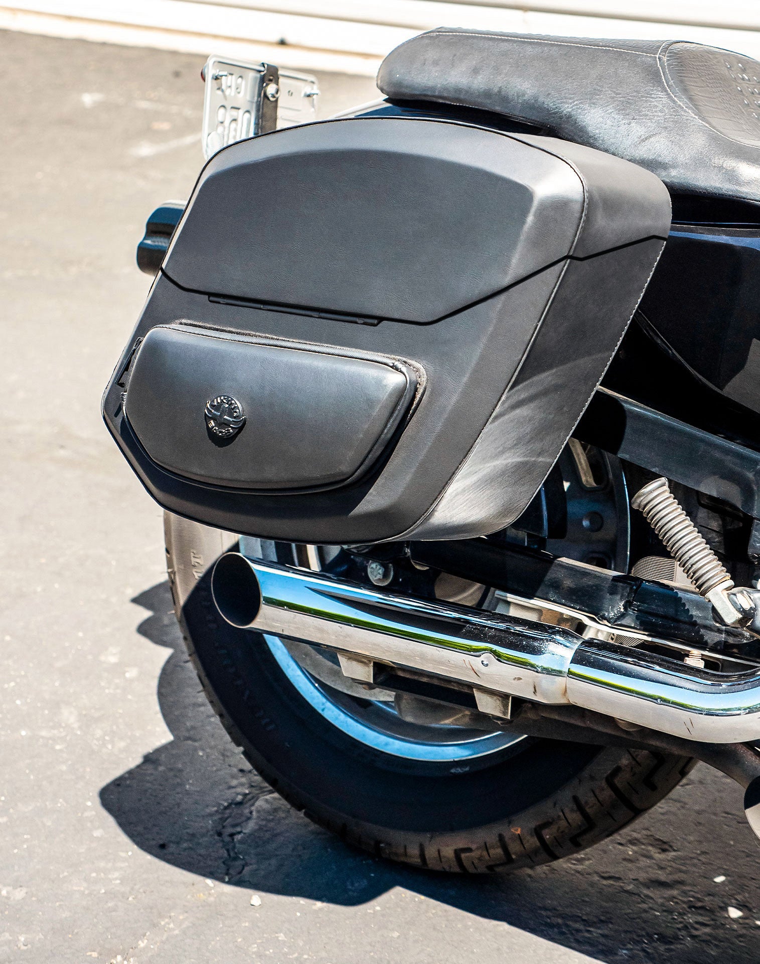 24L - Ironclad Quick-Mount Medium Harley Sportster 1200 Custom XL1200C Leather Wrapped Hard Saddlebags Life Style 3