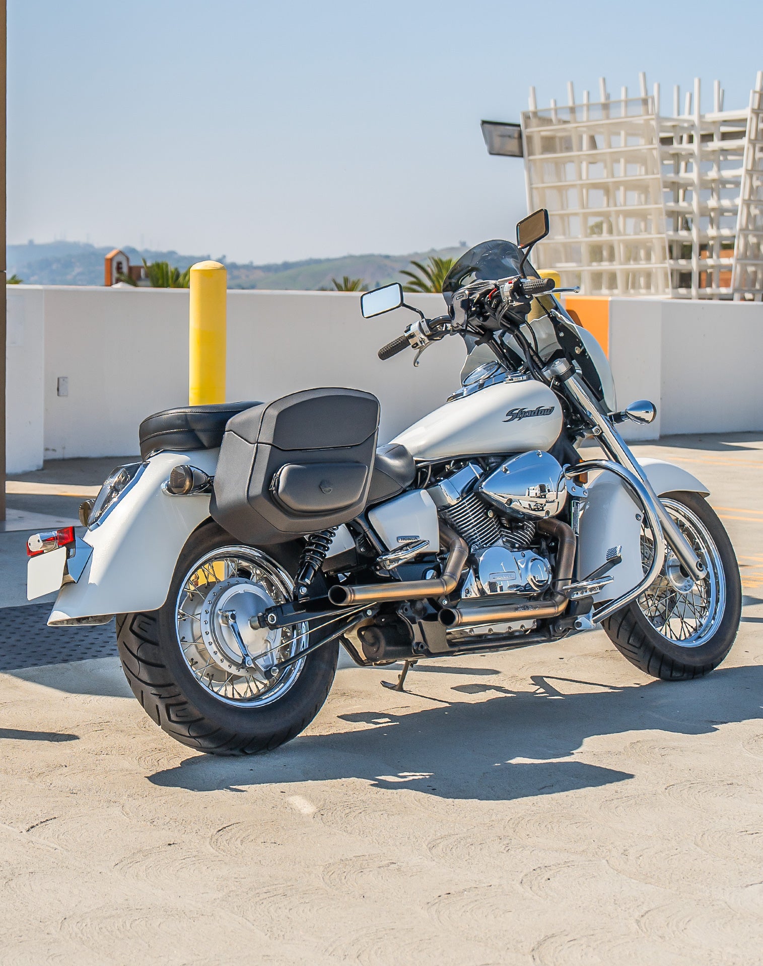 24L - Ironclad Quick-Mount Medium Honda 750 Shadow Aero Leather Wrapped Hard Saddlebags Life Style 1