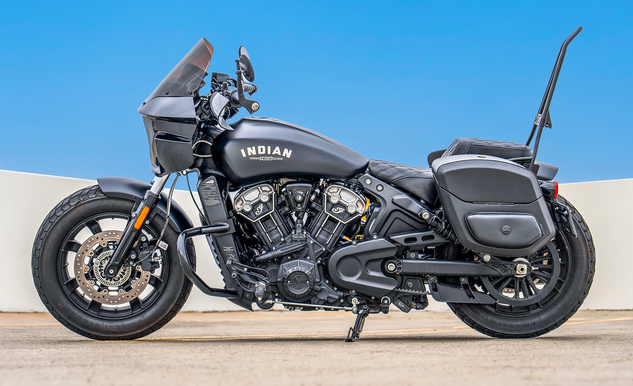 24L - Ironclad Quick-Mount Medium Indian Scout Bobber Sixty Leather Wrapped Hard Saddlebags Lifestyle @expand