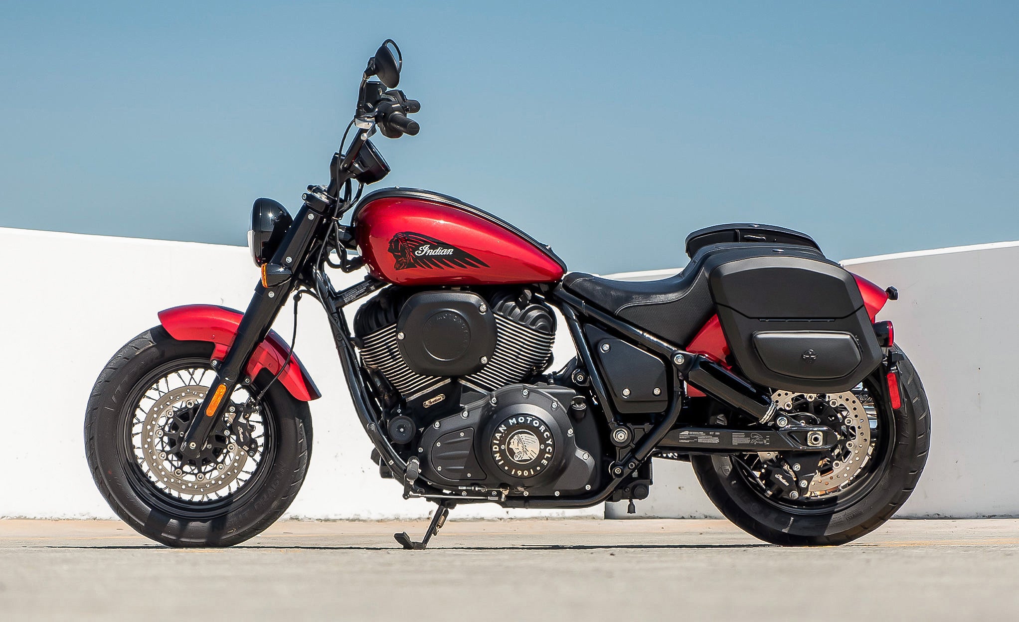 24L - Ironclad Quick-Mount Medium Indian Sport Chief Leather Wrapped Hard Saddle Bags Life Style Photo @expand